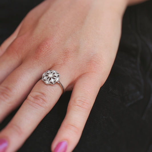 bague filigranée esprit art déco et forme fleur