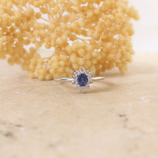 La marguerite saphir et diamants classique de la joaillerie