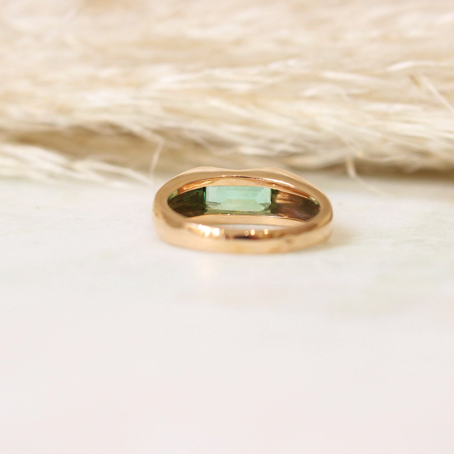 panier d'une bague tourmaline verte rectangle à pans coupés