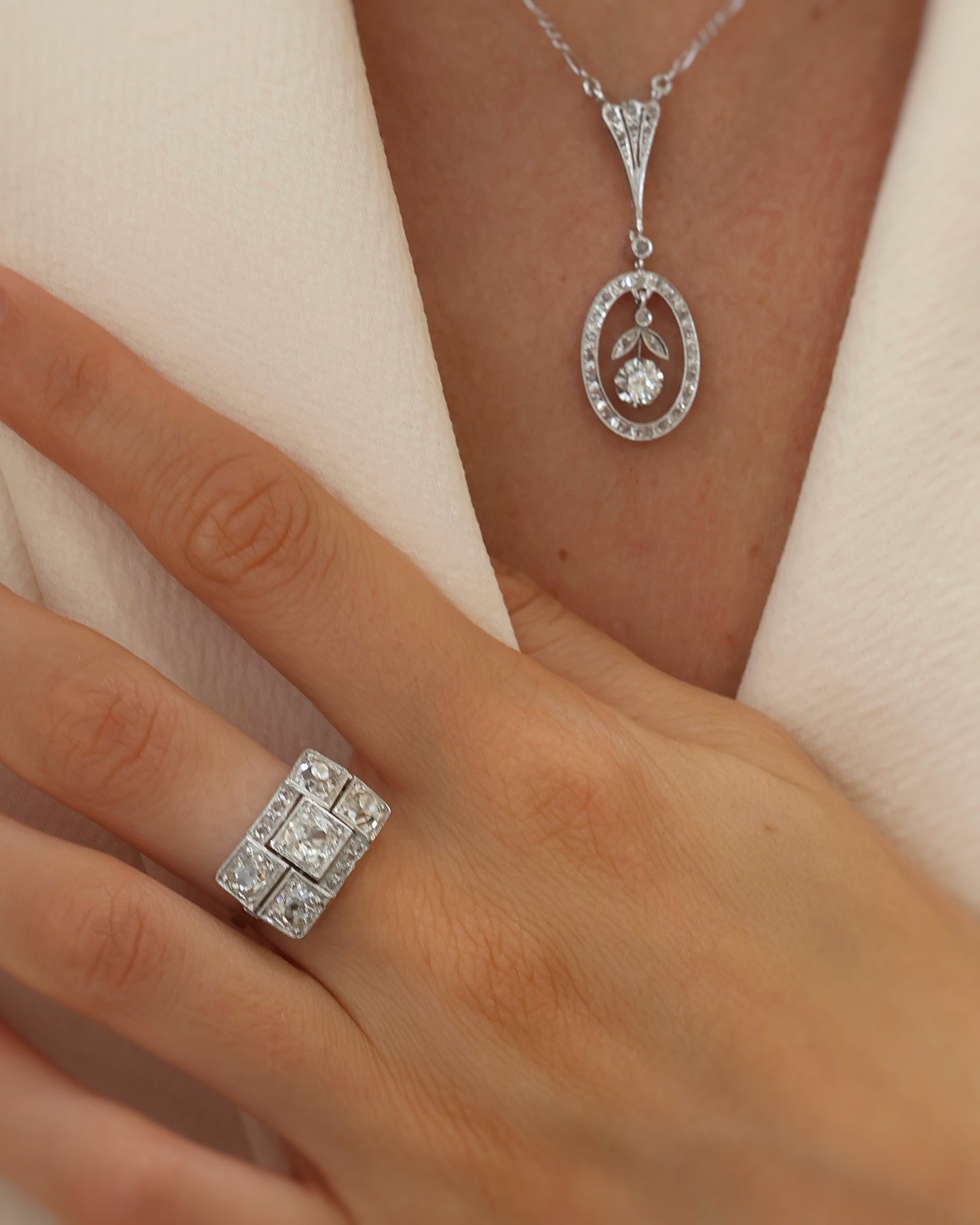 Bague Art Deco diamants platine or 18K