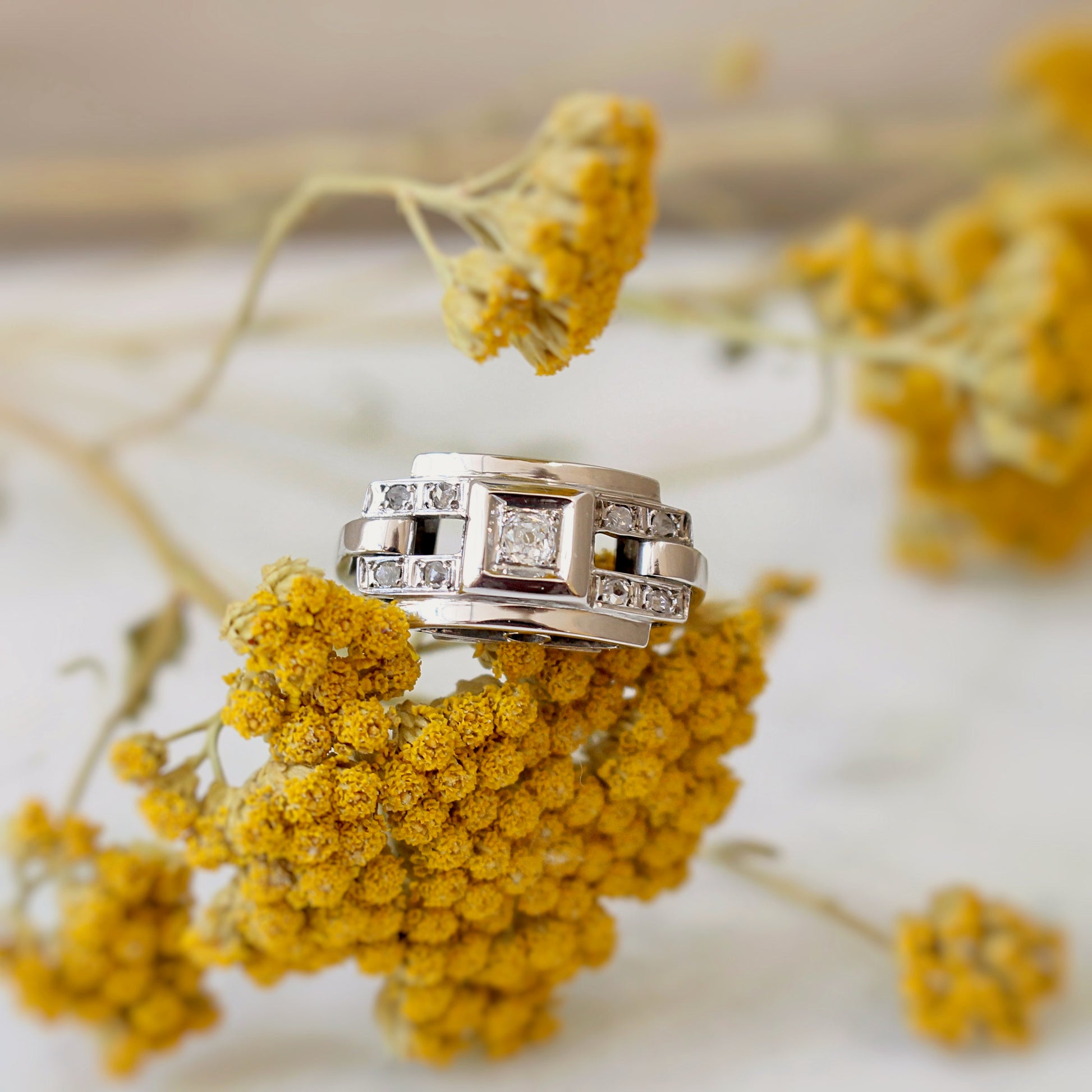 bague art déco en or blanc et diamants