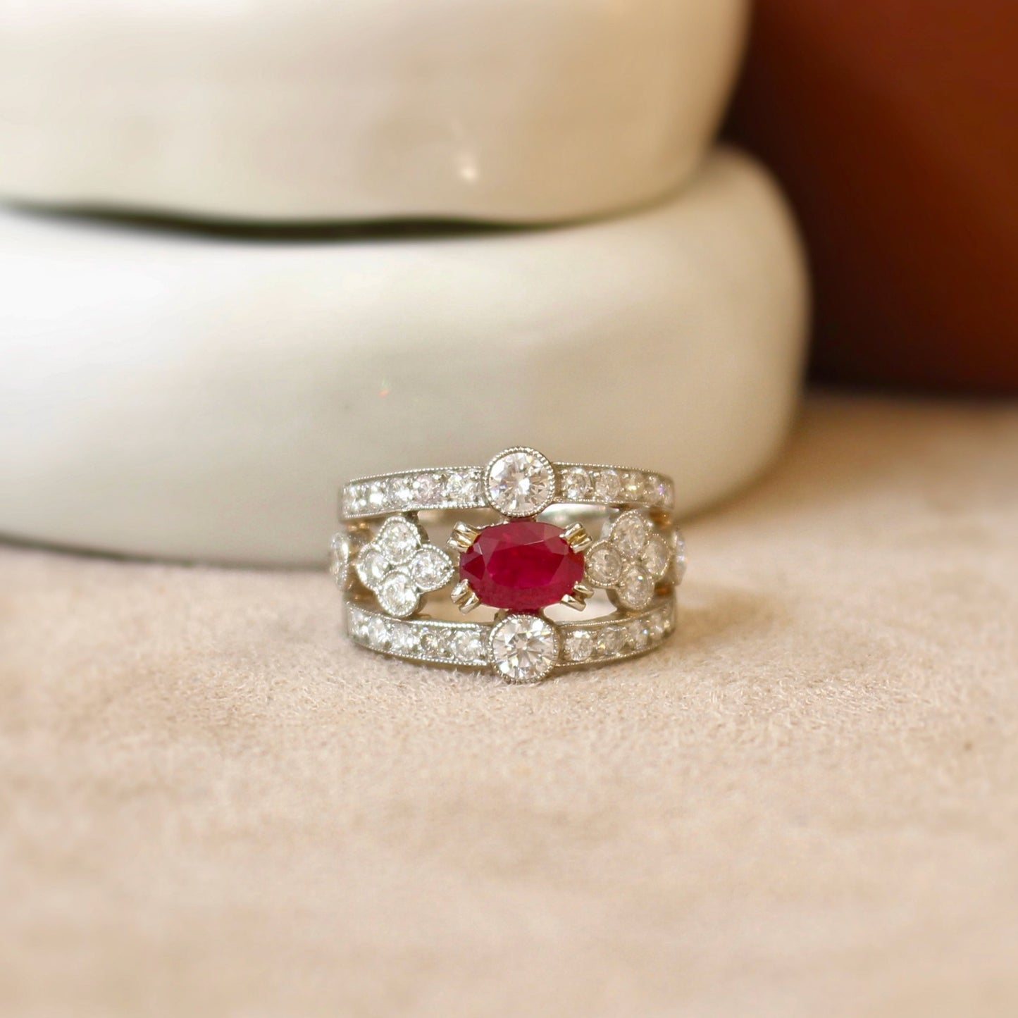 Bague bandeau rubis et diamants