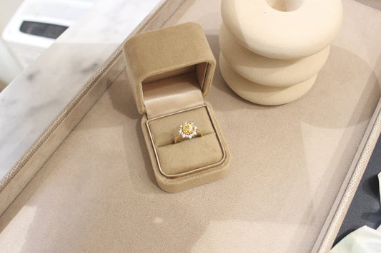 Bague combolite entourage alterné de diamants or jaune 18K