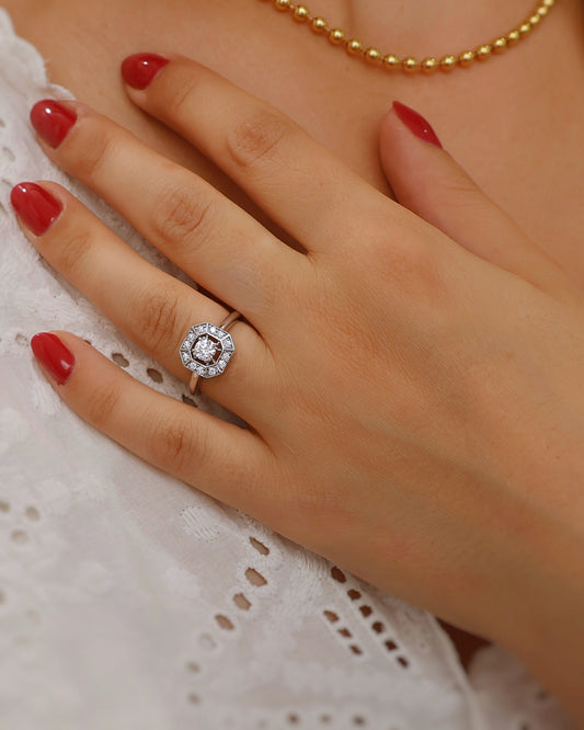 Bague esprit Art Déco - Diamants sur or blanc