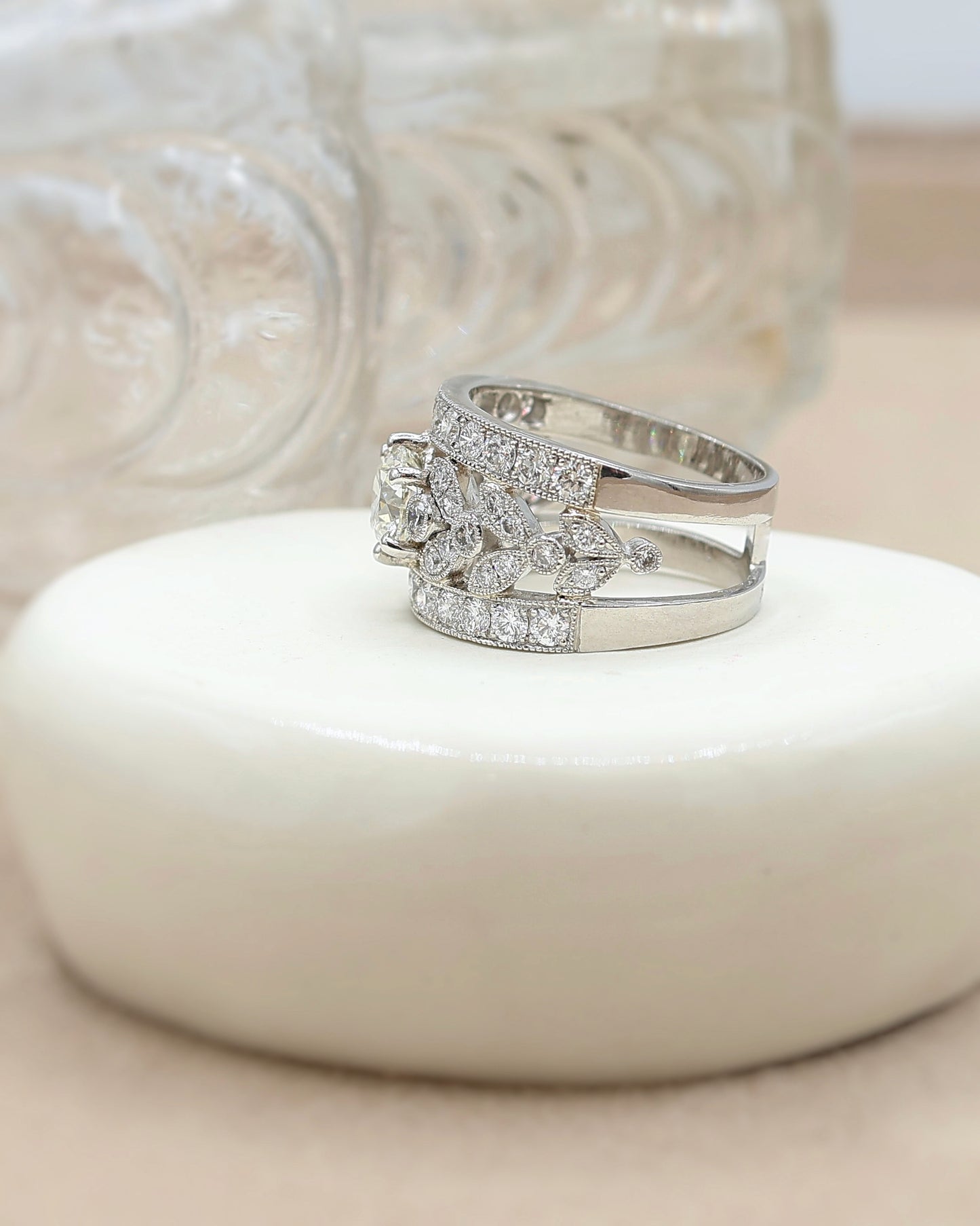 Bague bandeau feuillage en diamants sur platine