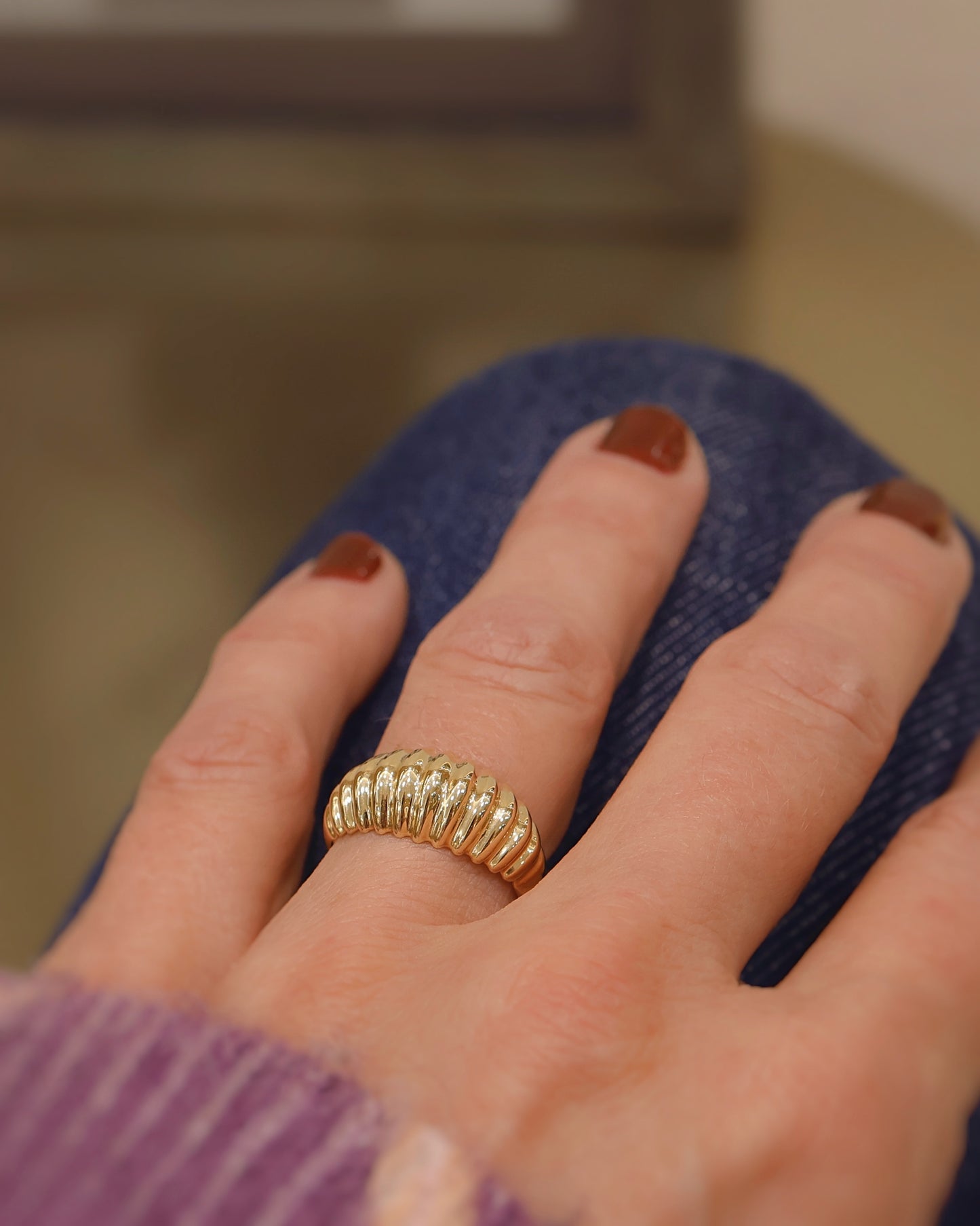 Bague bombée godronnée en or jaune