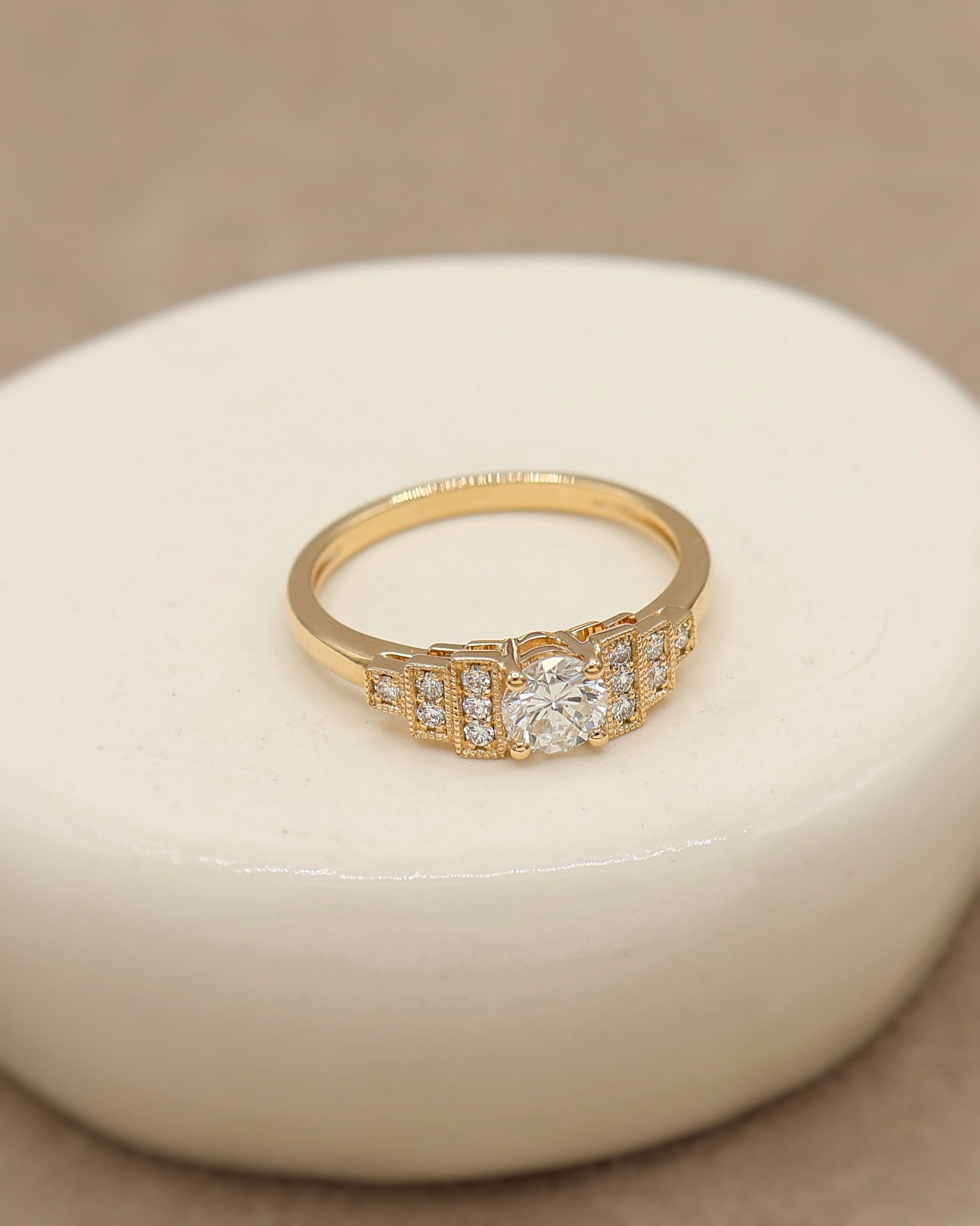 Bague de fiancailles inspiration Art Deco - diamants sur or jaune 18k