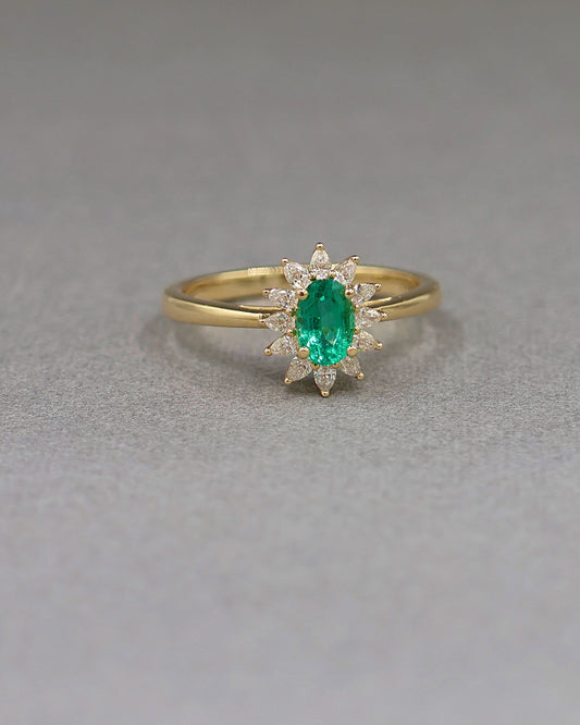 Bague emeraude entourage diamants poire or jaune 18K