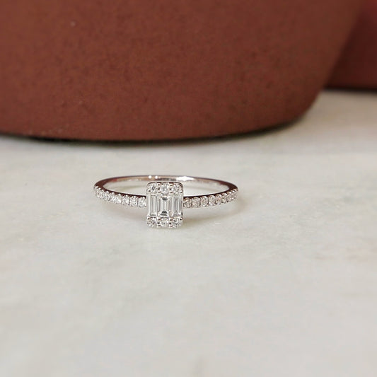 bague en or blanc ornée de diamants baguette-idéale bague de fiançailles moderne et élégante-anneau pavé de diamants taille brillant