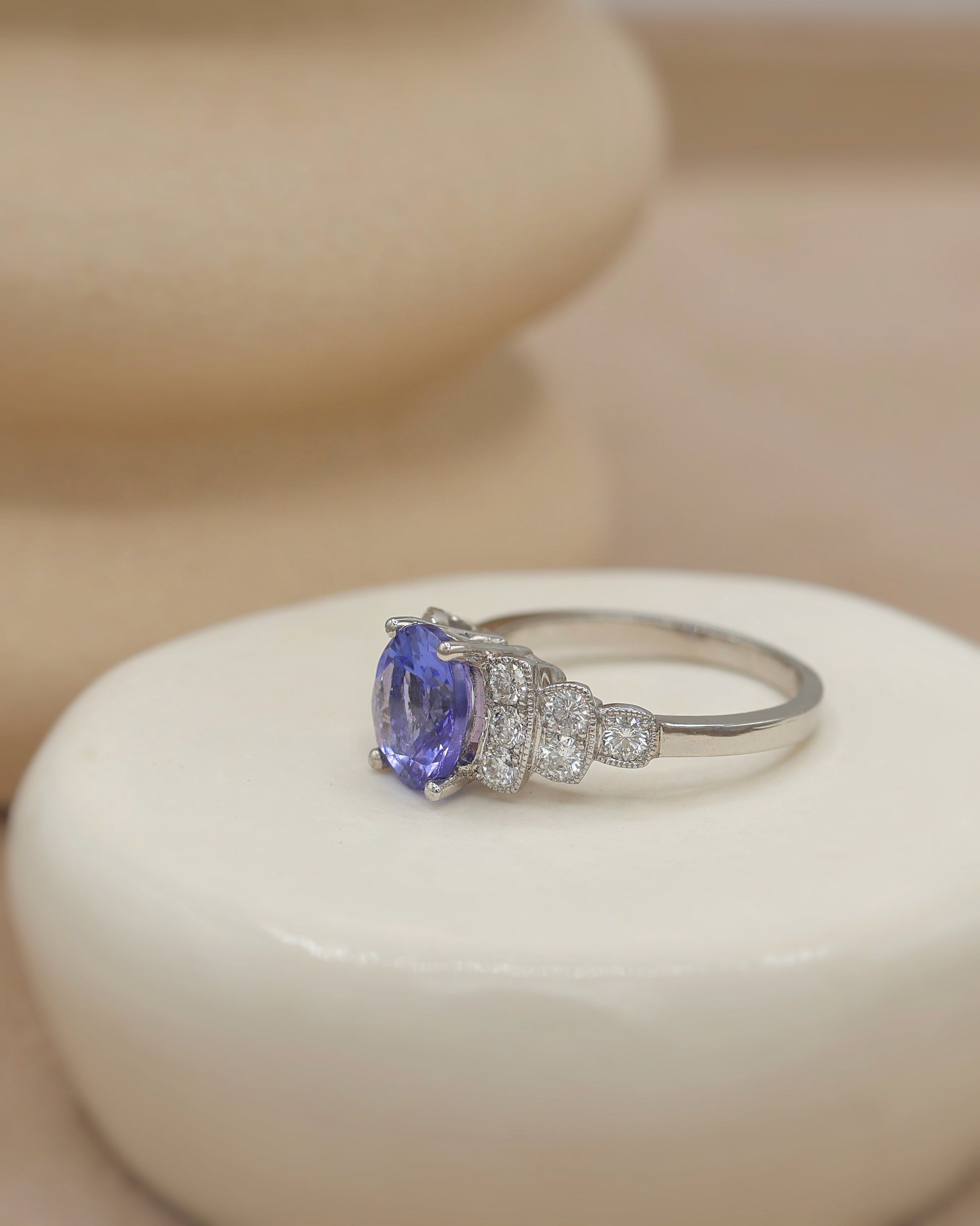 Bague en platine tanzanite et diamants