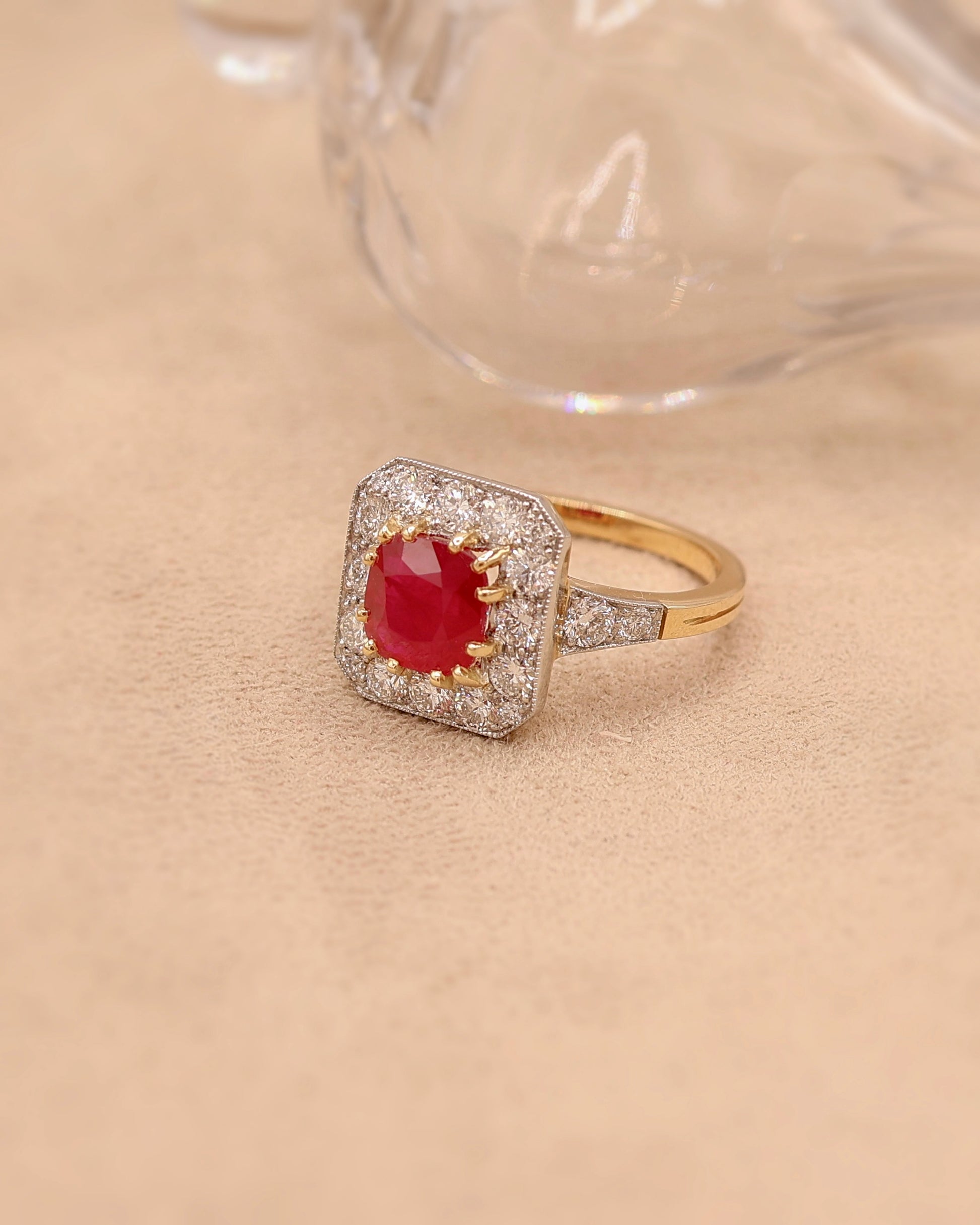 Bague entourage rubis et diamants or 18K
