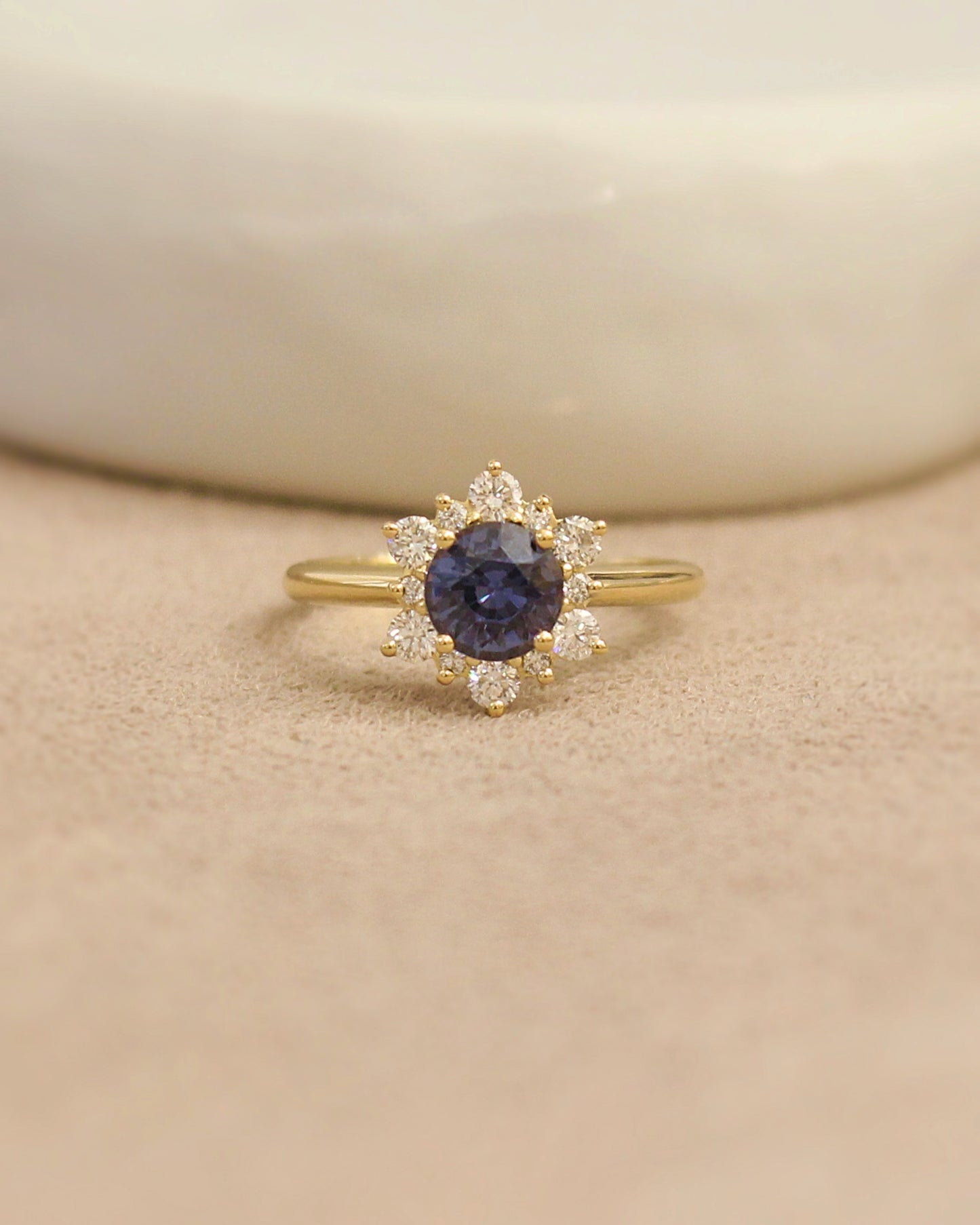 Bague entourage spinelle diamants