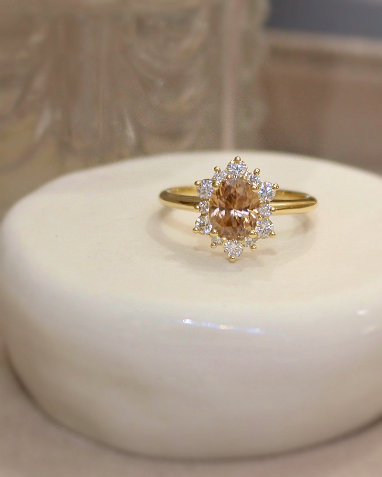 Bague entourage zircon brun et diamants or jaune 18K