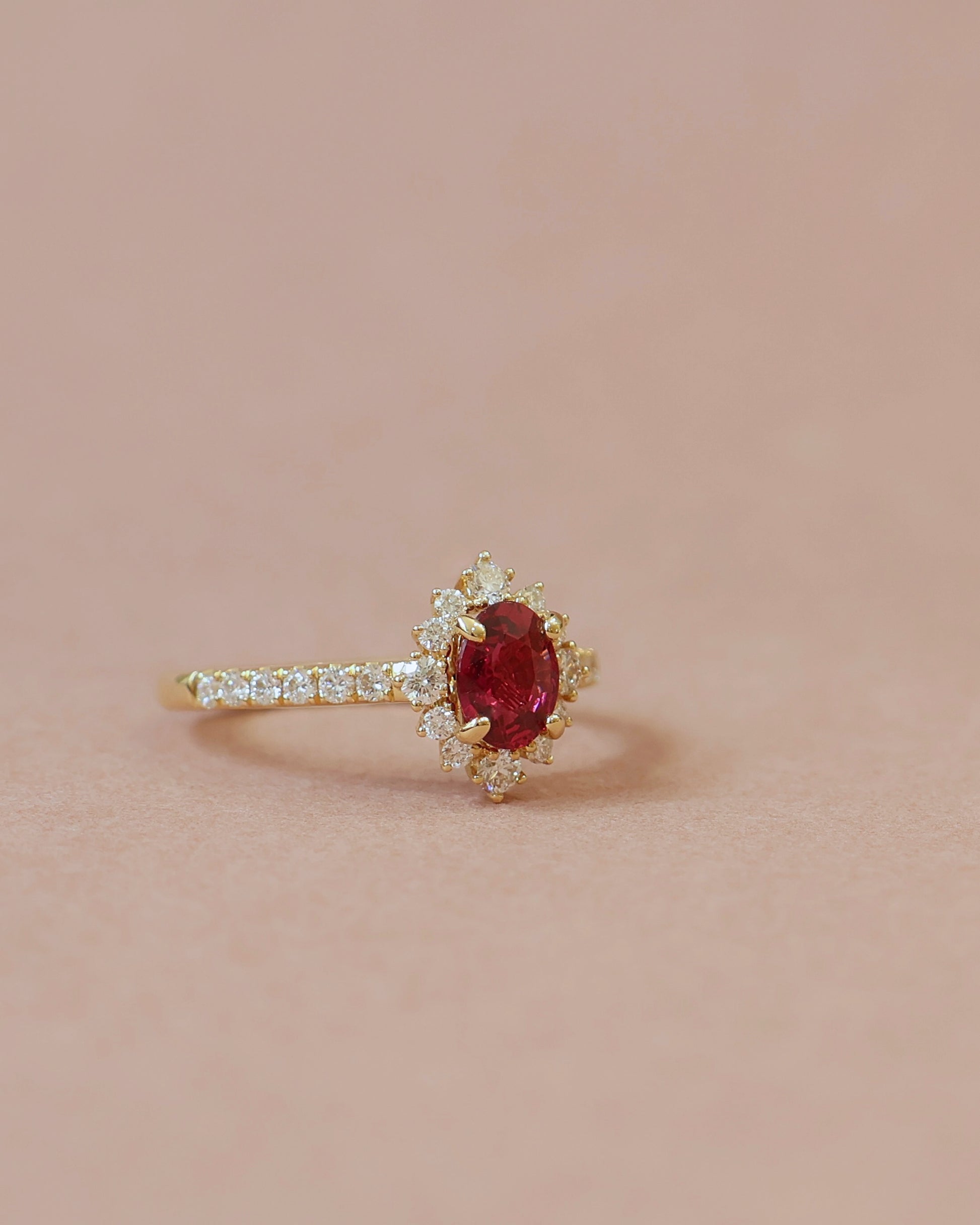 Bague halo rubis diamants or jaune 18K