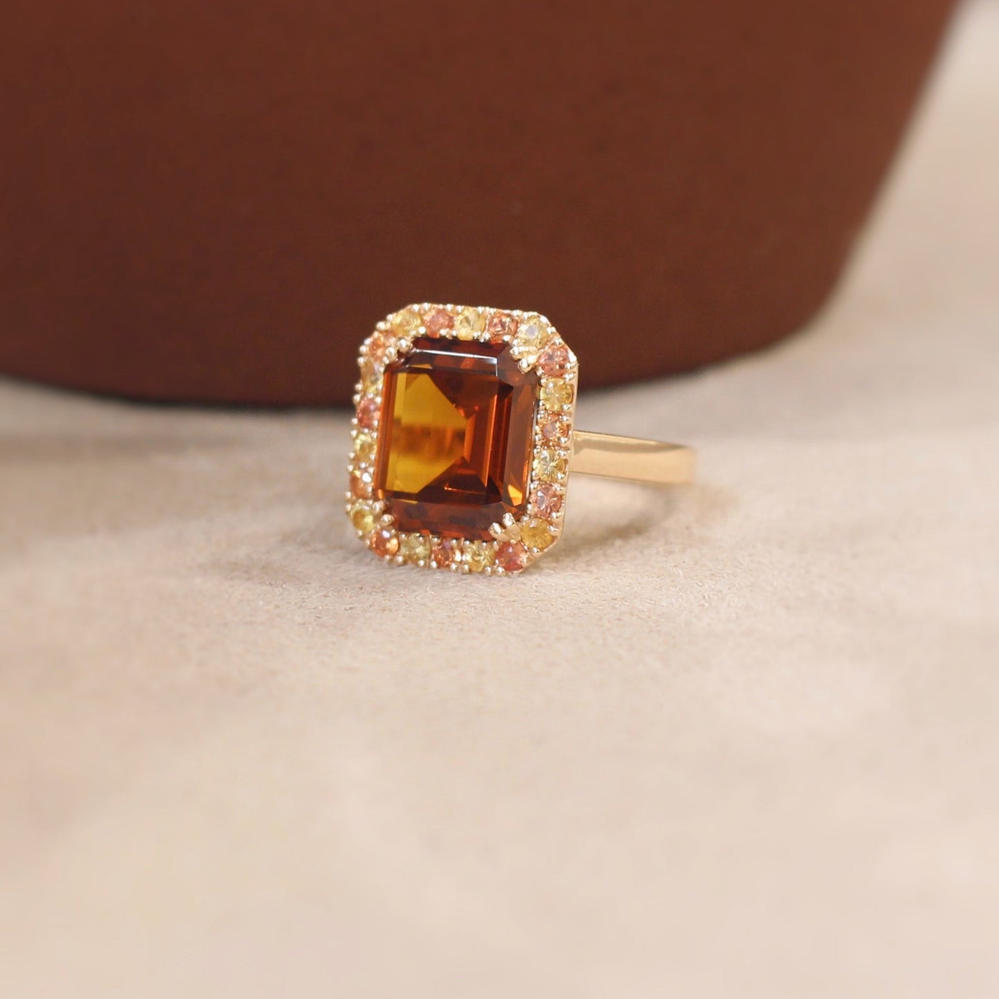 Bague citrine entourage saphirs jaune et orange- monture en or rose style art déco