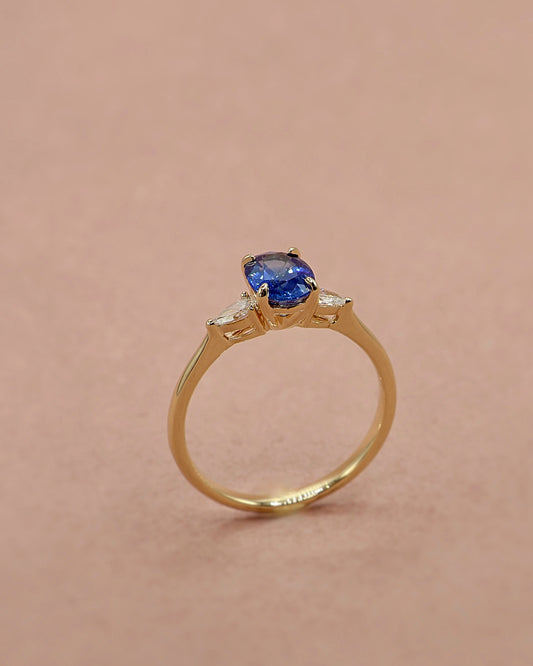 Bague saphir bleu taille ovale diamants or 18K