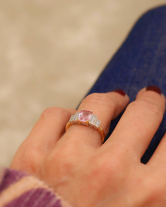 Bague saphir rose diamants en escalier or 18K