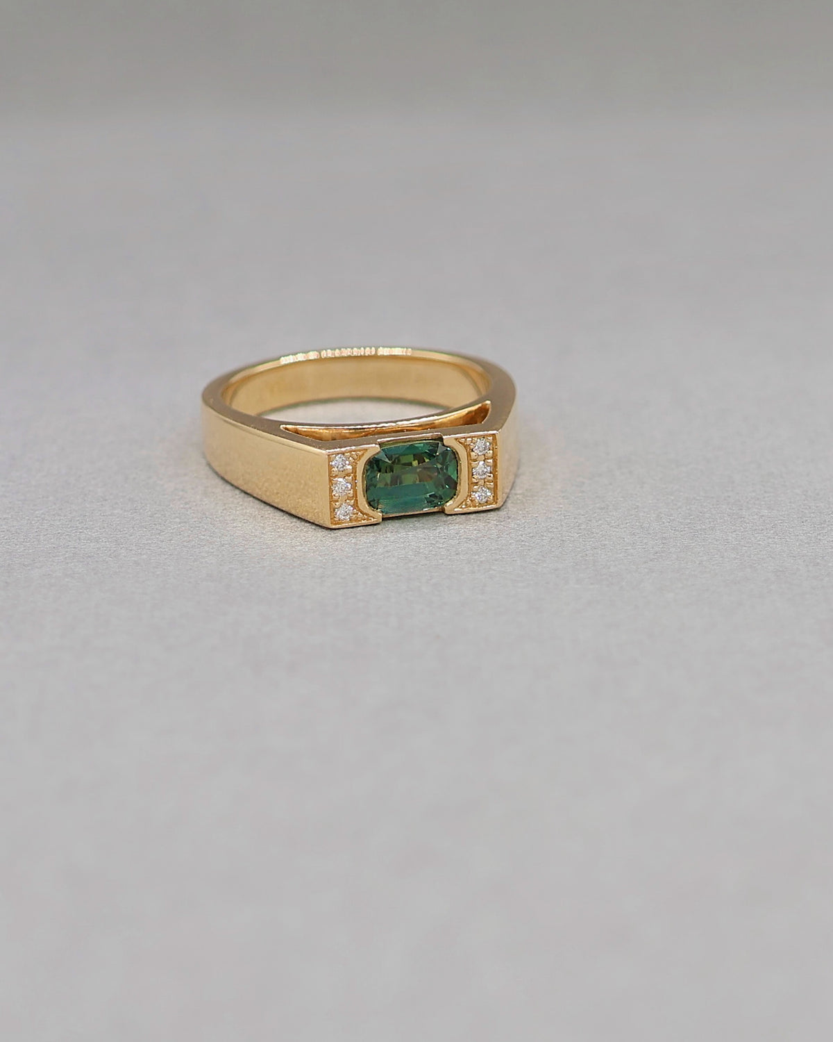 Bague saphir teal et diamants or 18K