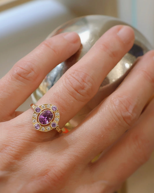 Bague saphir violet entourage diamants or jaune