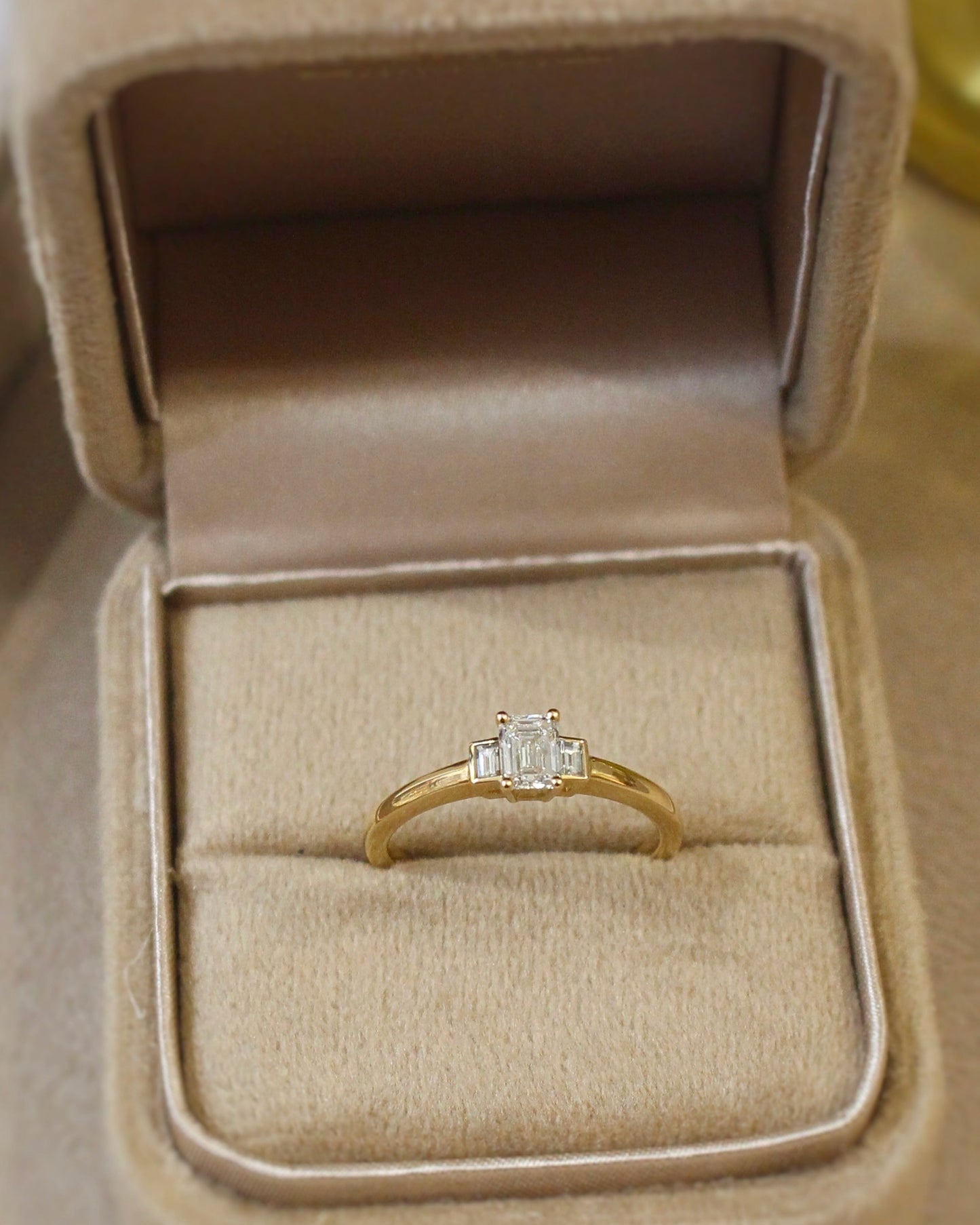 Bague solitaire diamants baguettes or jaune 18K