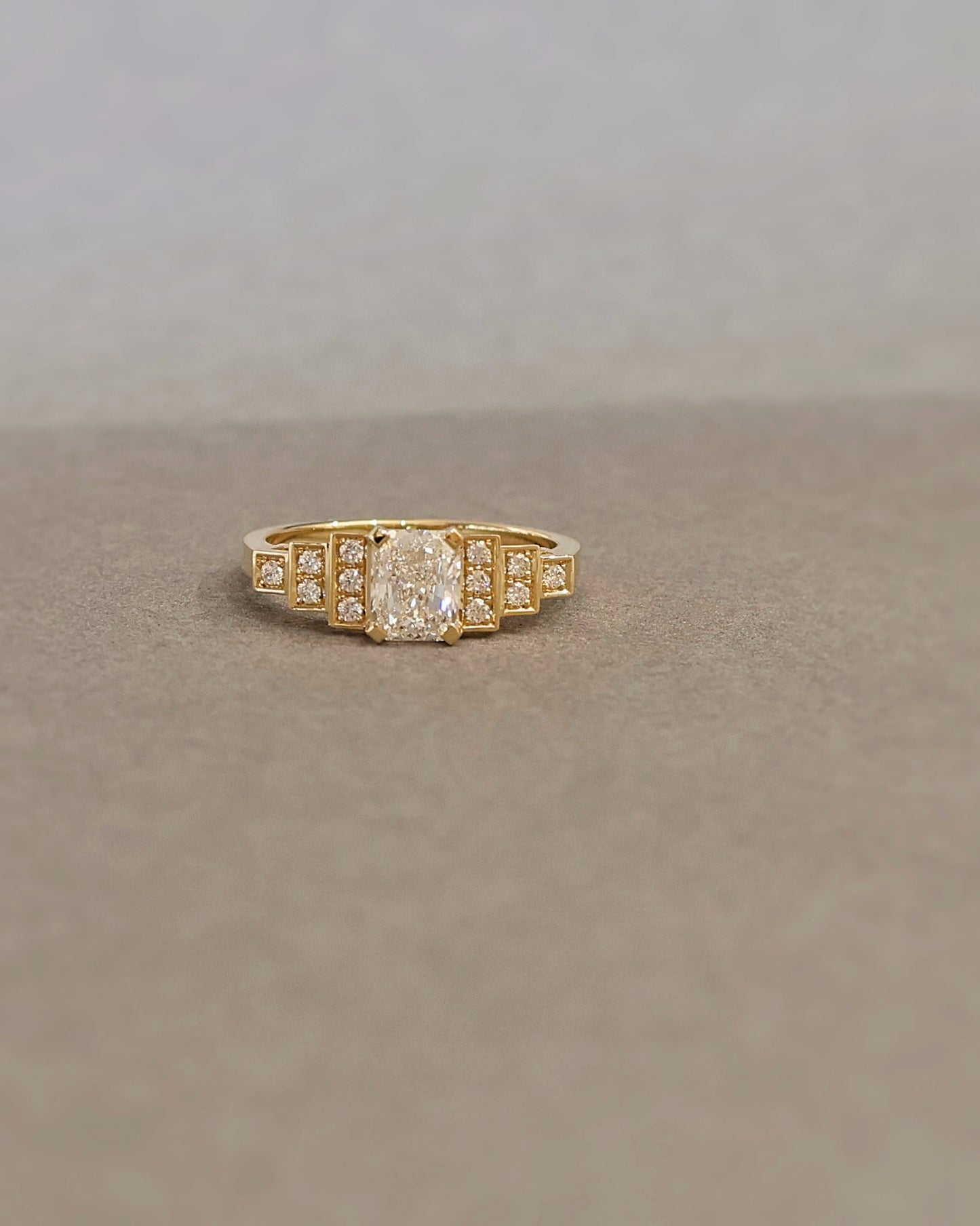 Bague solitaire escalier diamants or jaune