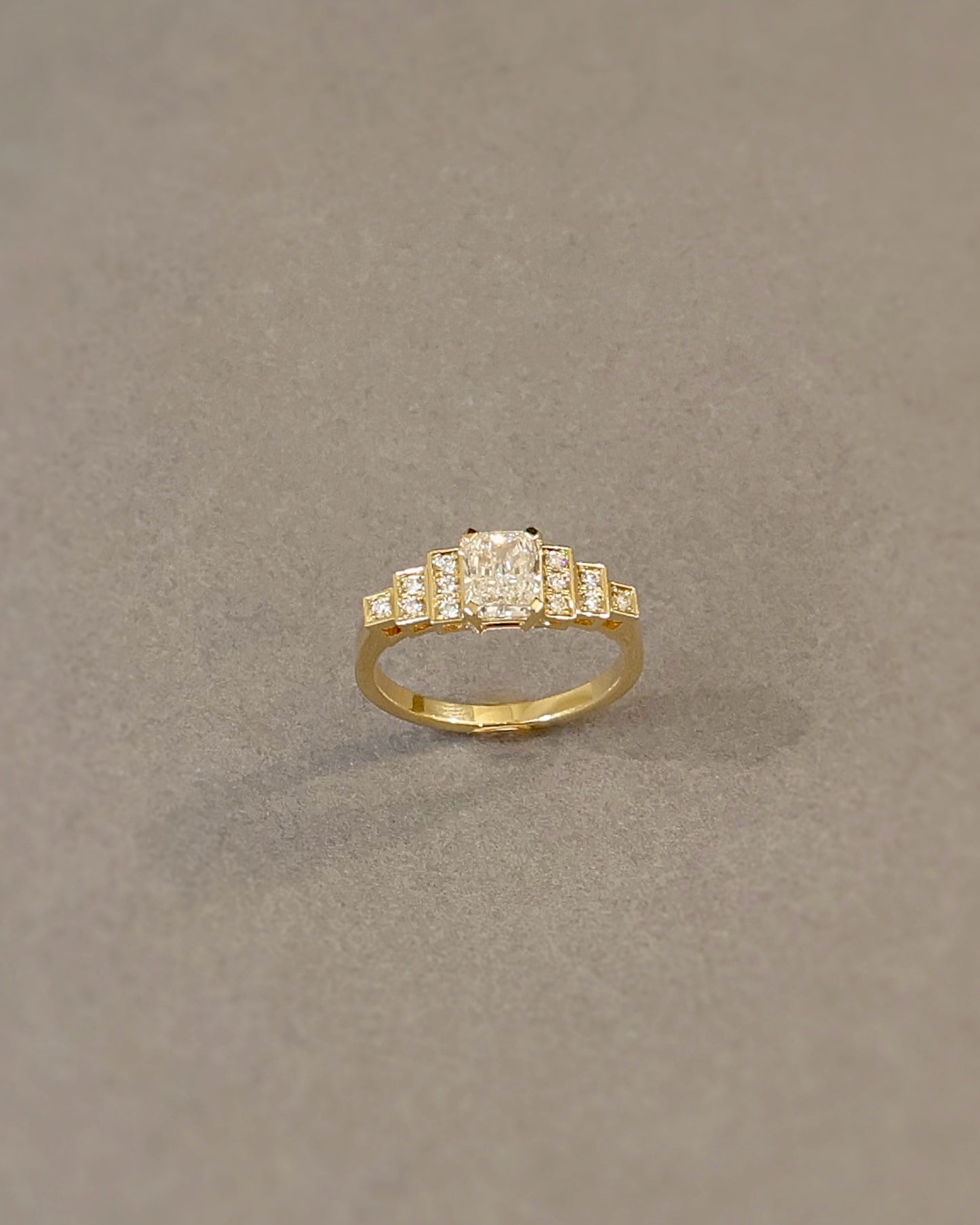Bague solitaire escalier diamants or jaune 18K