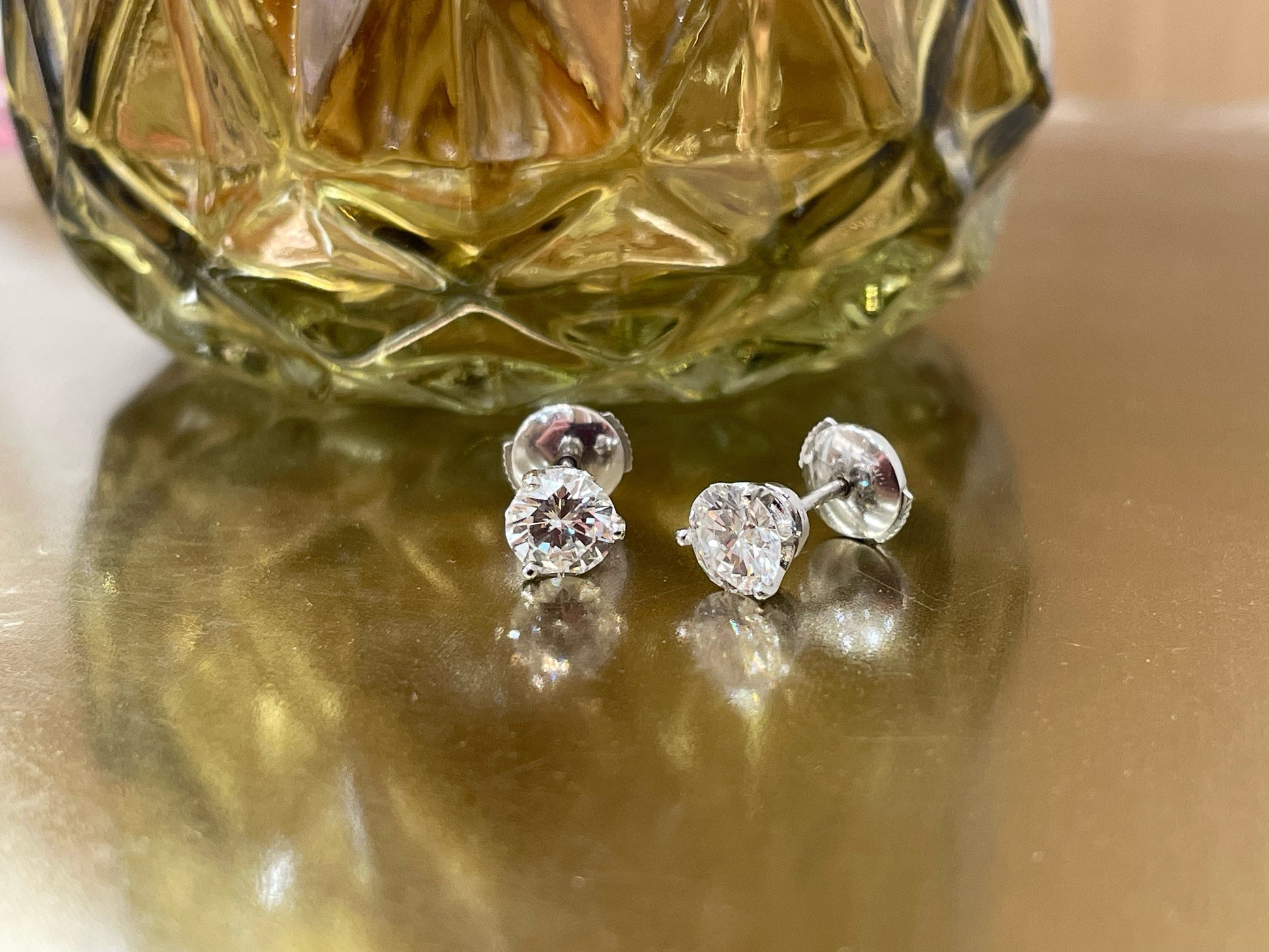 Boucles d'oreilles diamants sertis 3 griffes 