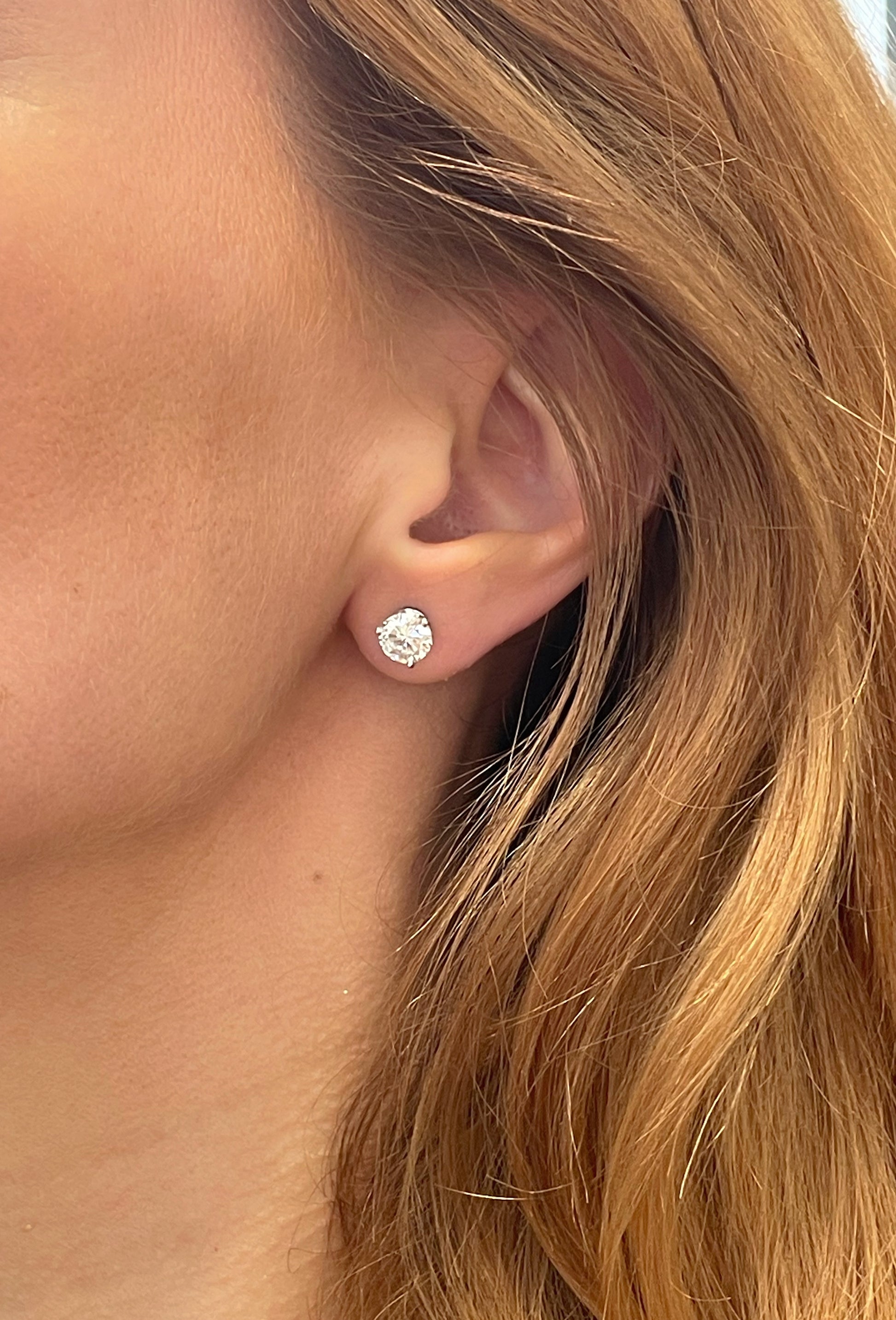 Boucles puces diamants or blanc 18K