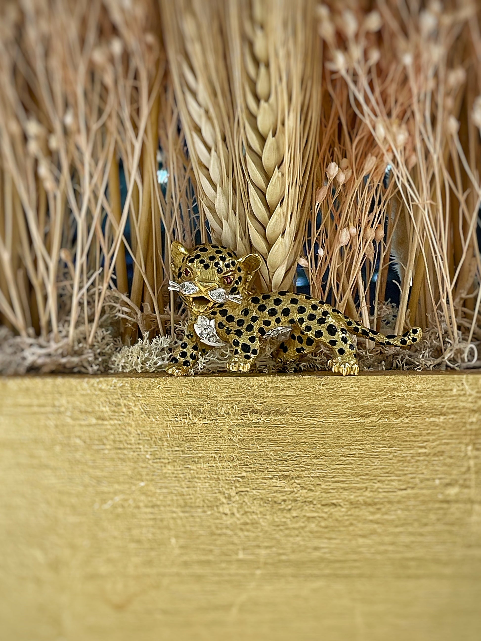 Broche ancienne leopard diamants rubis or jaune 18K