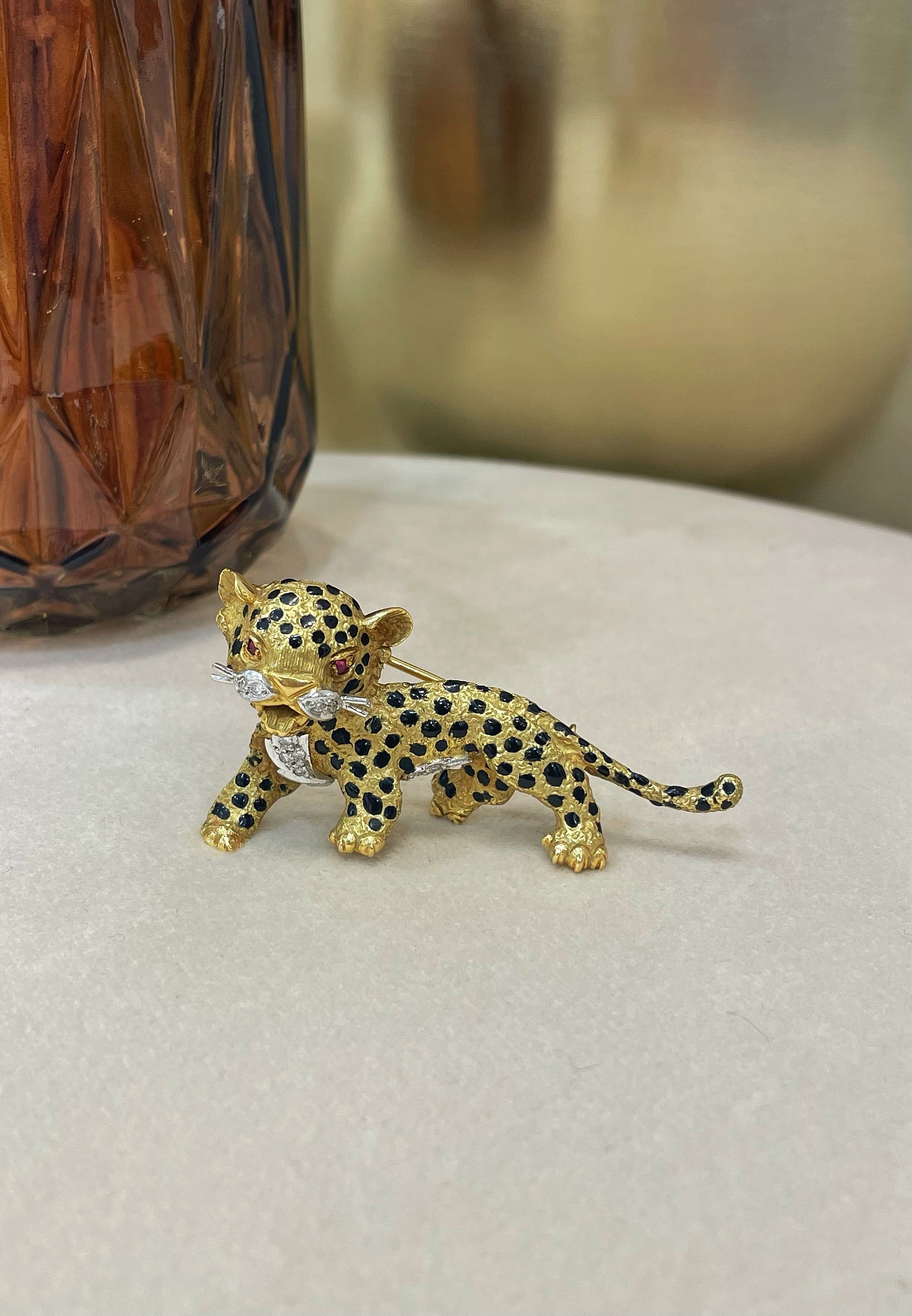 Broche leopard du XX siècle diamants or jaune 18K