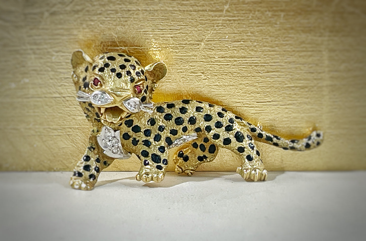Broche leopard vintage or jaune 18K