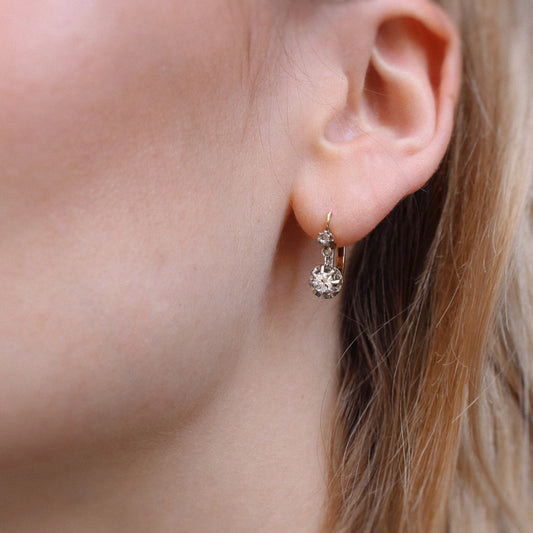 Charmantes boucles d'oreilles dormeuses anciennes en or 18k et platine