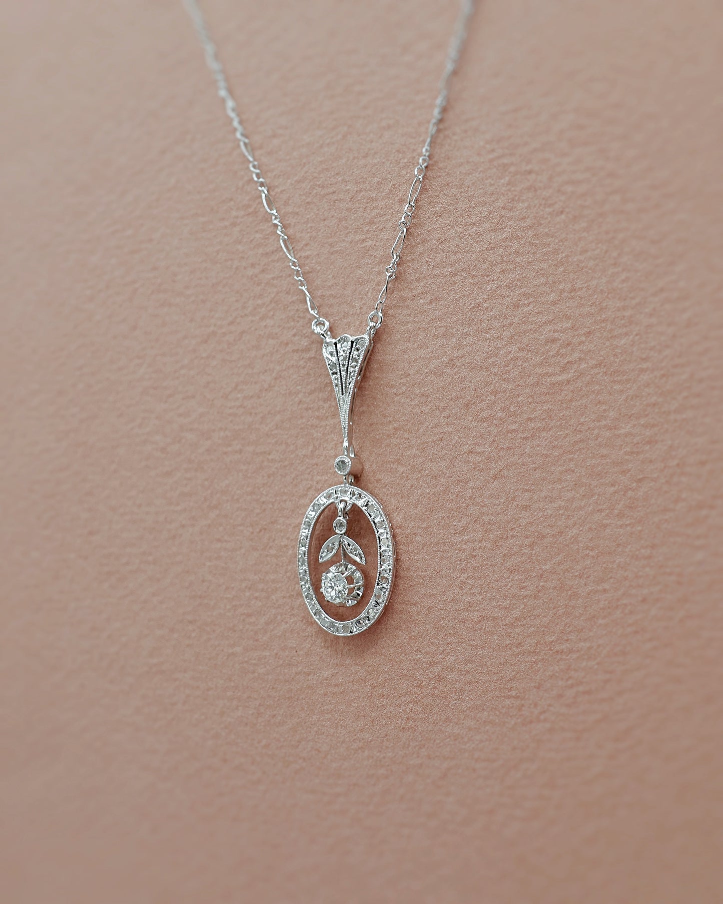 Collier pendentif diamants Belle Epoque or blanc 18K