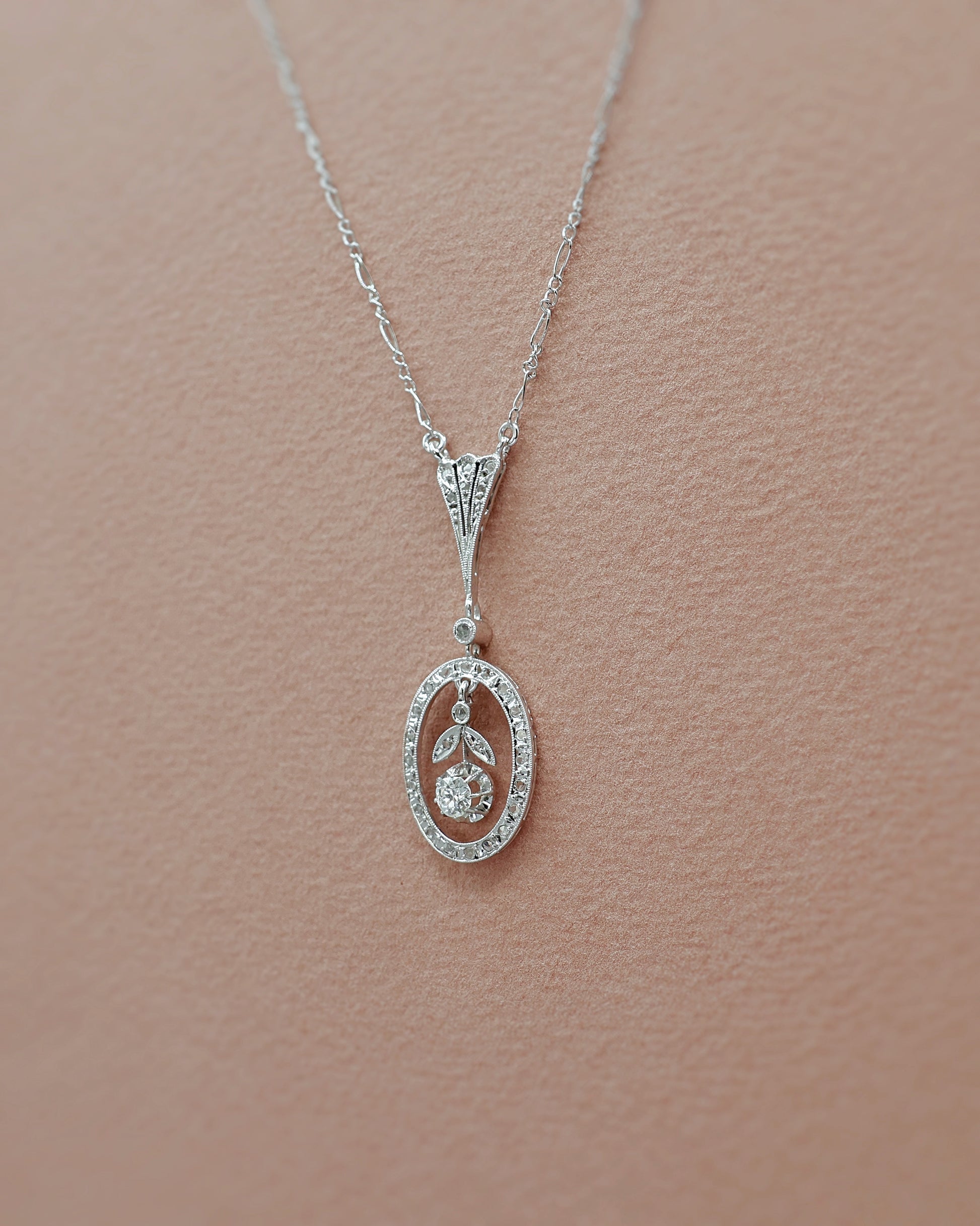 Collier pendentif diamants Belle Epoque or blanc 18K