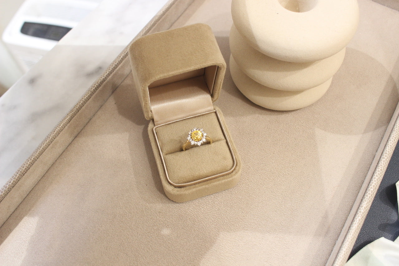 Bague entourage combolite