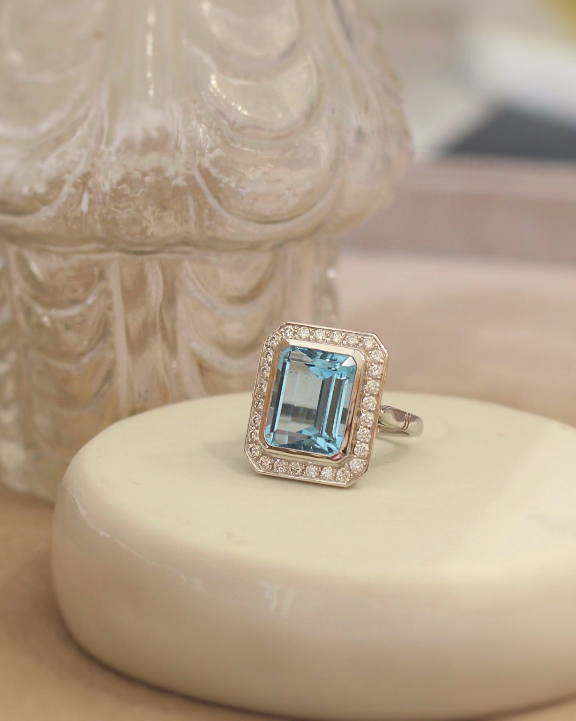 importante bague art déco - aigue marine et diamants sur or blanc