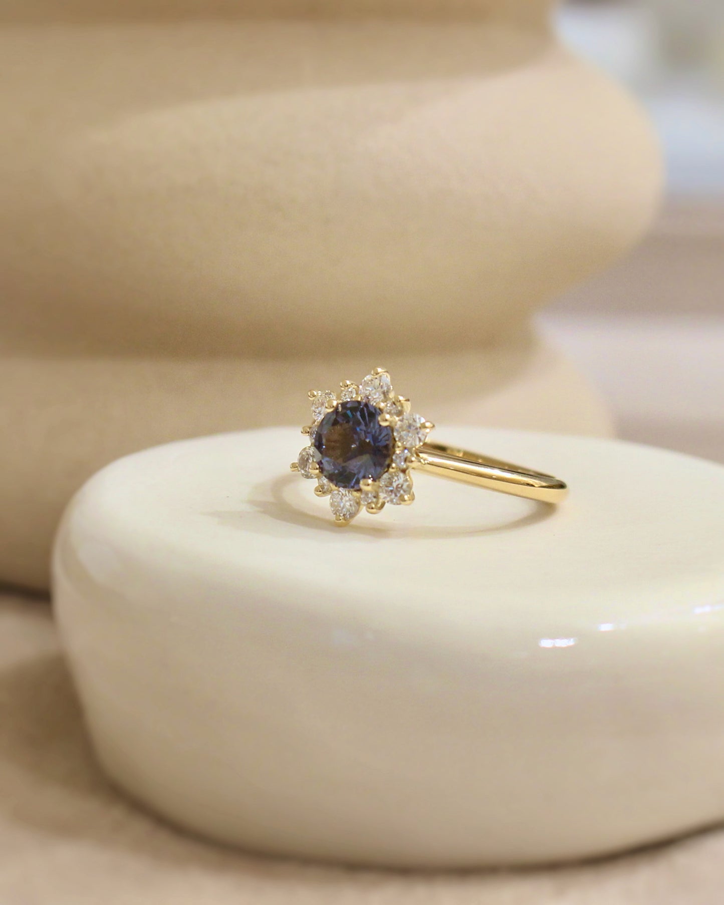 Marguerite spinelle diamants alternés or jaune 18K