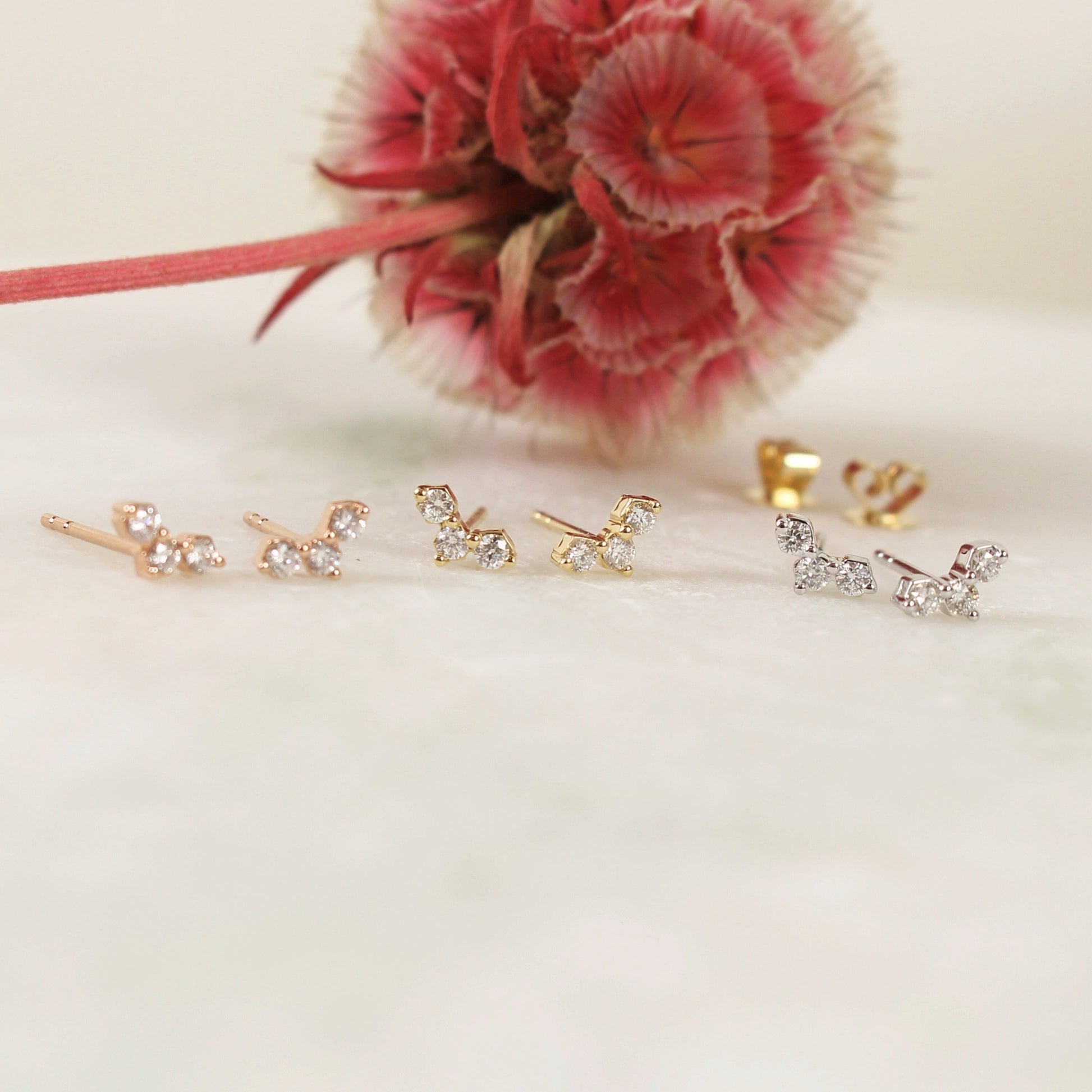 Puces d'oreilles trio de diamants- monture en or blanc, jaune ou rose