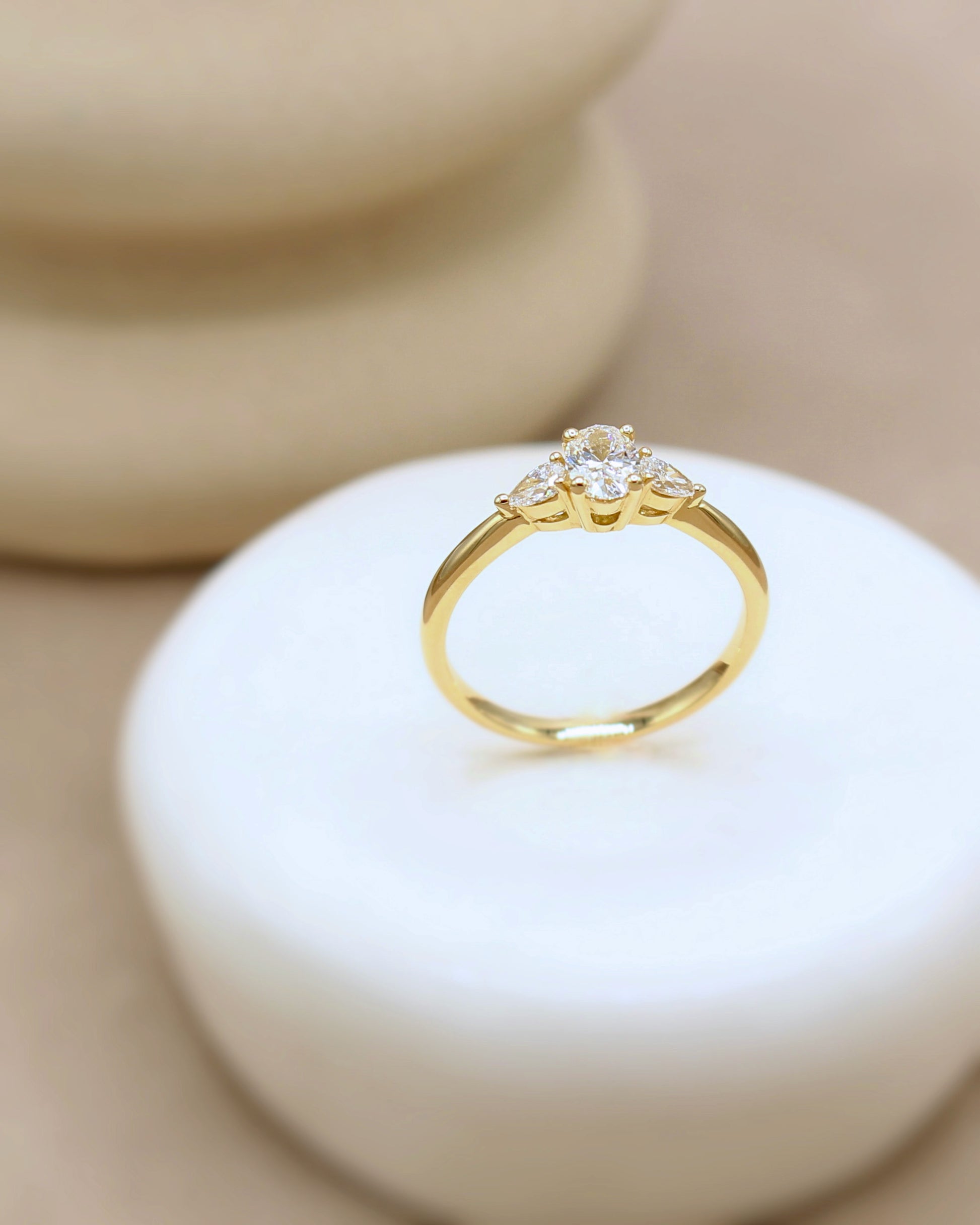 Solitaire diamants accompagné or jaune 18K