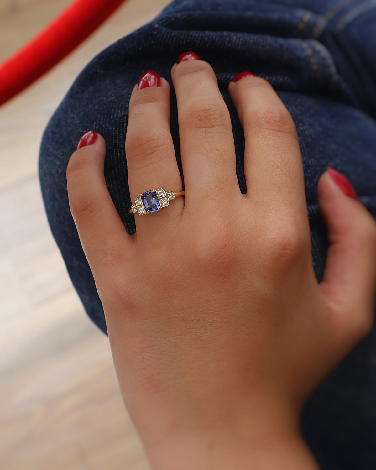 bague de fiançailles esprit art déco-saphir bleu et diamants
