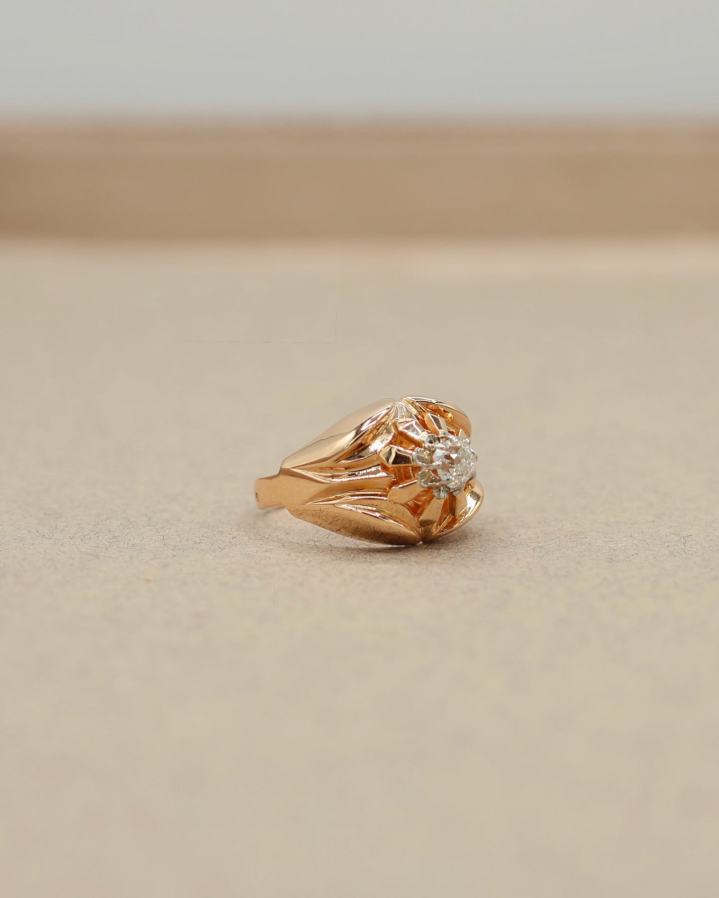 bague_tank_vers_1940_un_diamant_taille_ancienne_sur_monture_en_or_rose