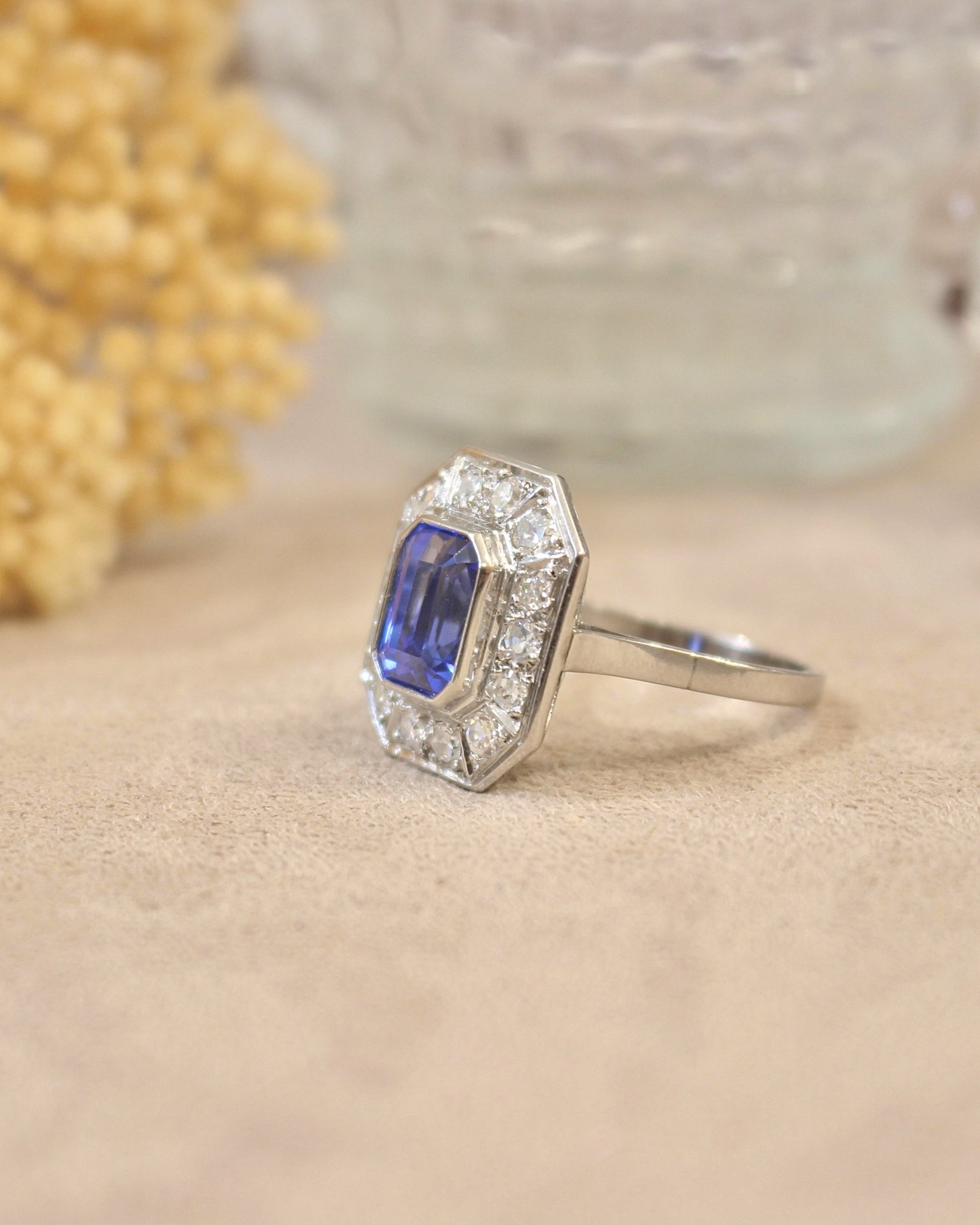 Bague ancienne Art Déco Saphir entourage diamants - Main Image