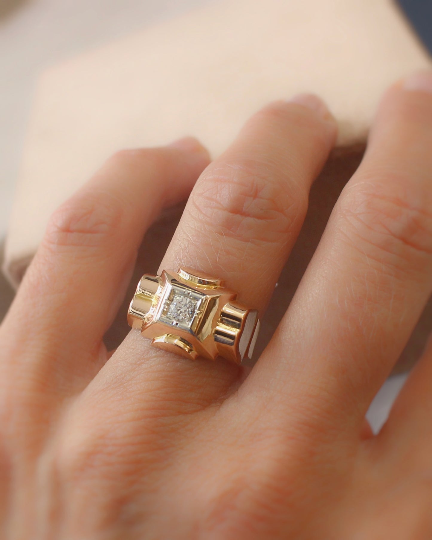 bague ancienne design geometrique-bague tank-or rose et diamant