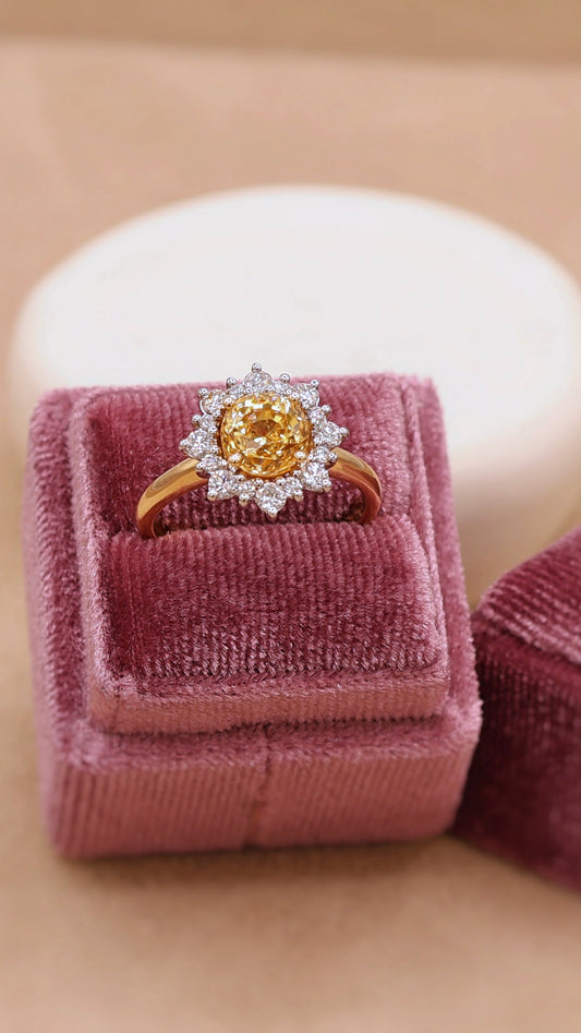bague de demande en mariage ornée d'une pierre combolite et d'un entourage de diamants-monture en or jaune