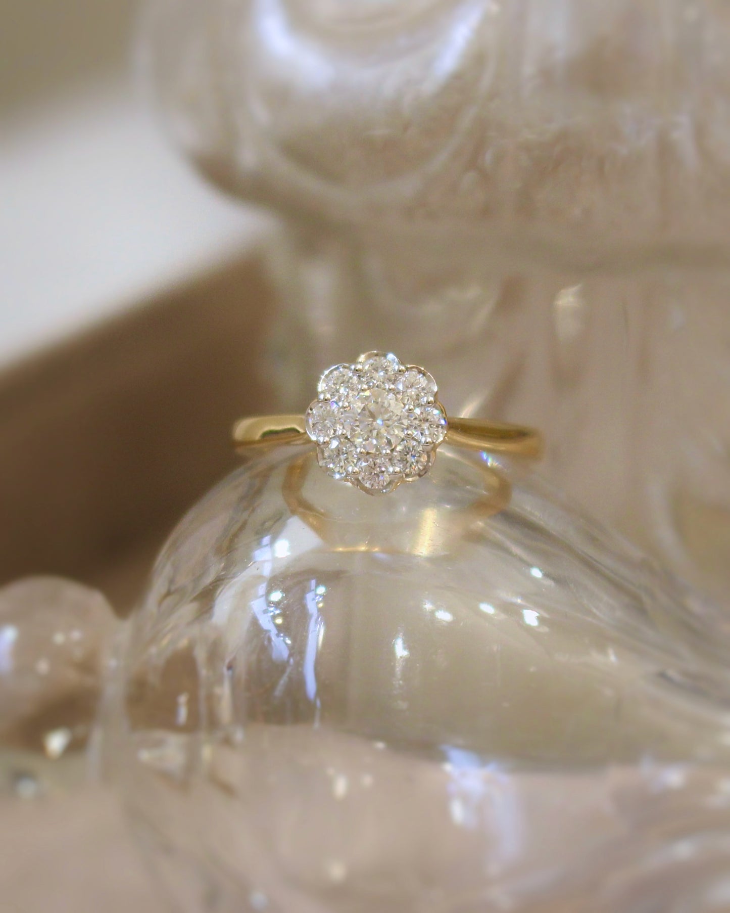bague de fiançailles fleur de diamants sur or jaune