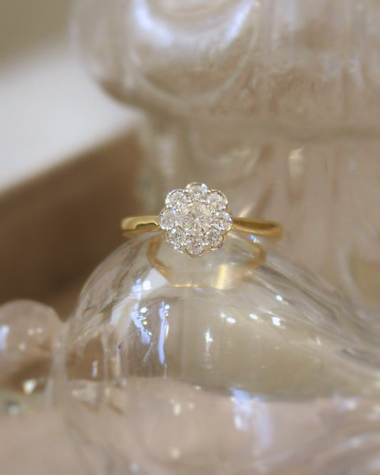 bague de fiançailles fleur de diamants sur or jaune