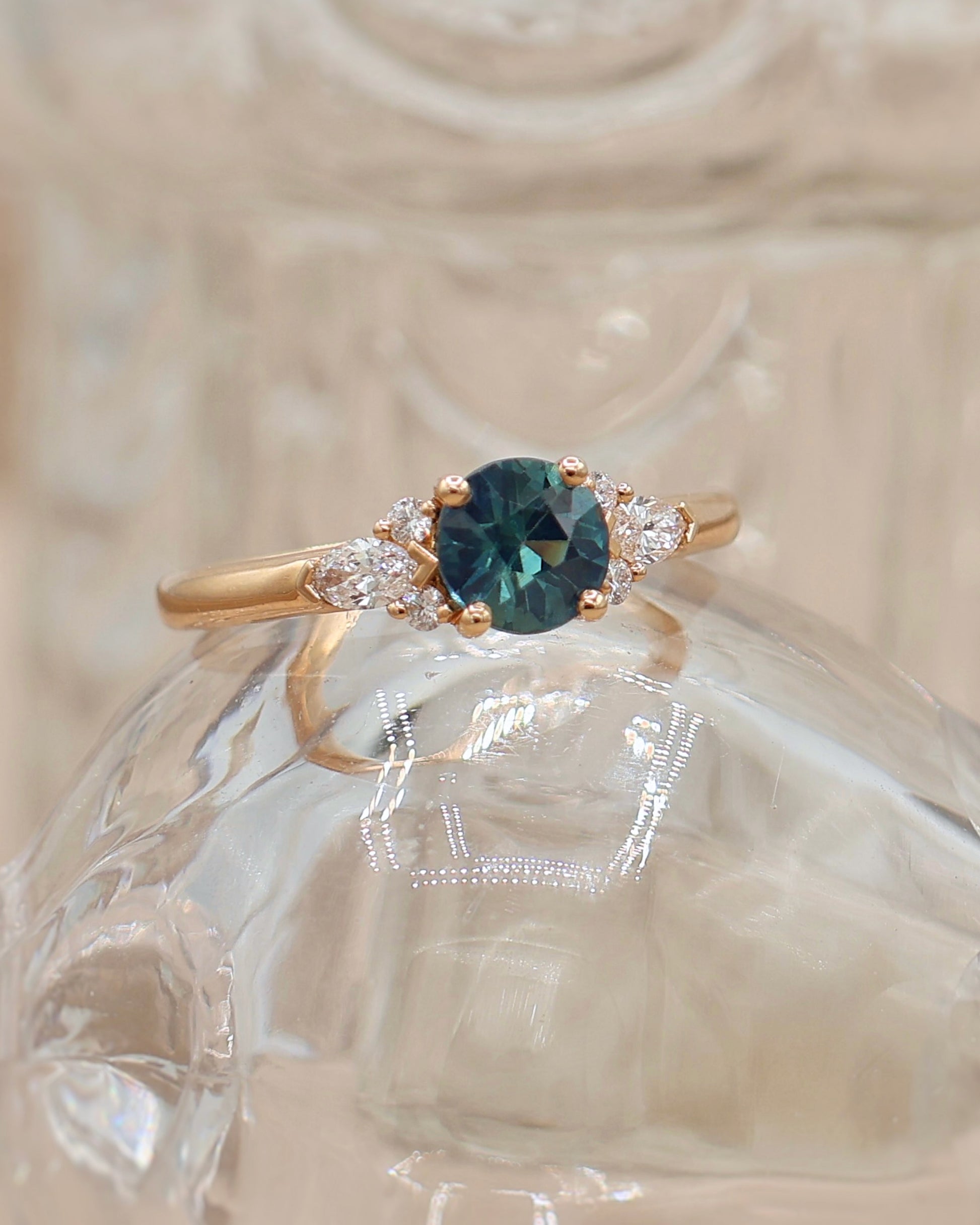 bague de fiançailles saphir teal et diamants -monture en or rose