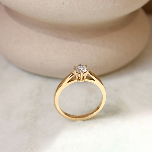 bague demande en mariage-solitaire diamant en or jaune 18k