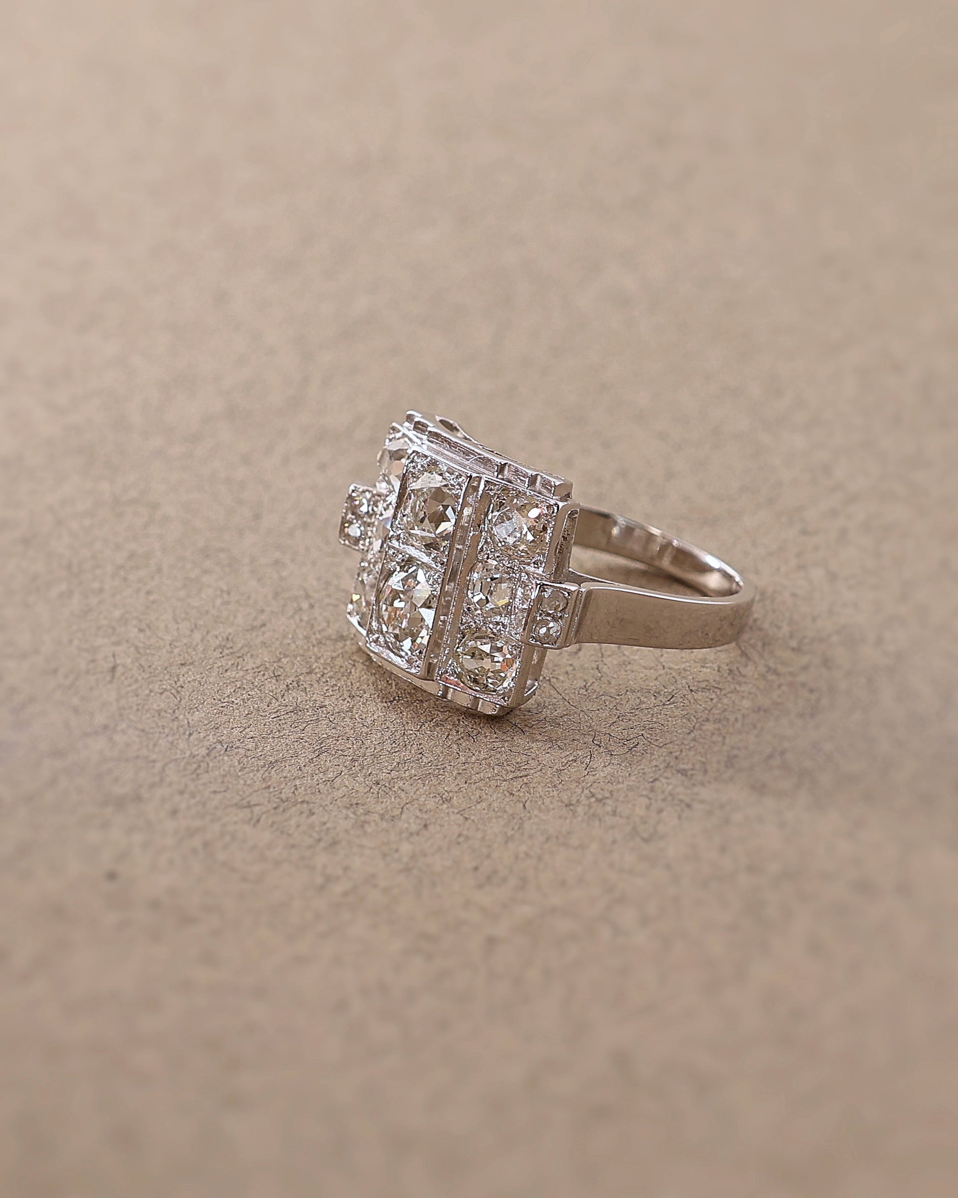 agueepoque1920-artdeco-diamantssurmontureenplatine