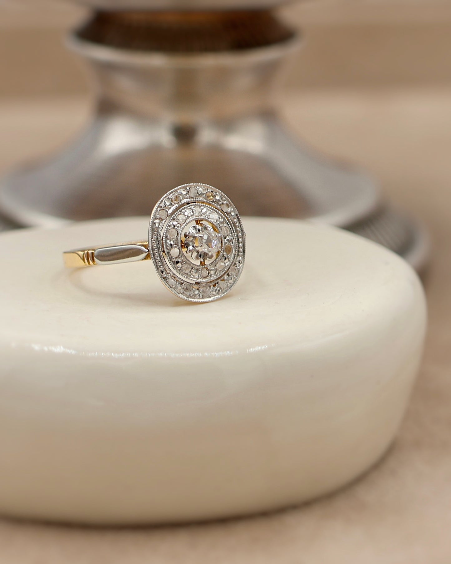 bagueepoqueartdeco-diamantstailleroseendoubleentouragesurplatine-corpsdebagueenorjaune